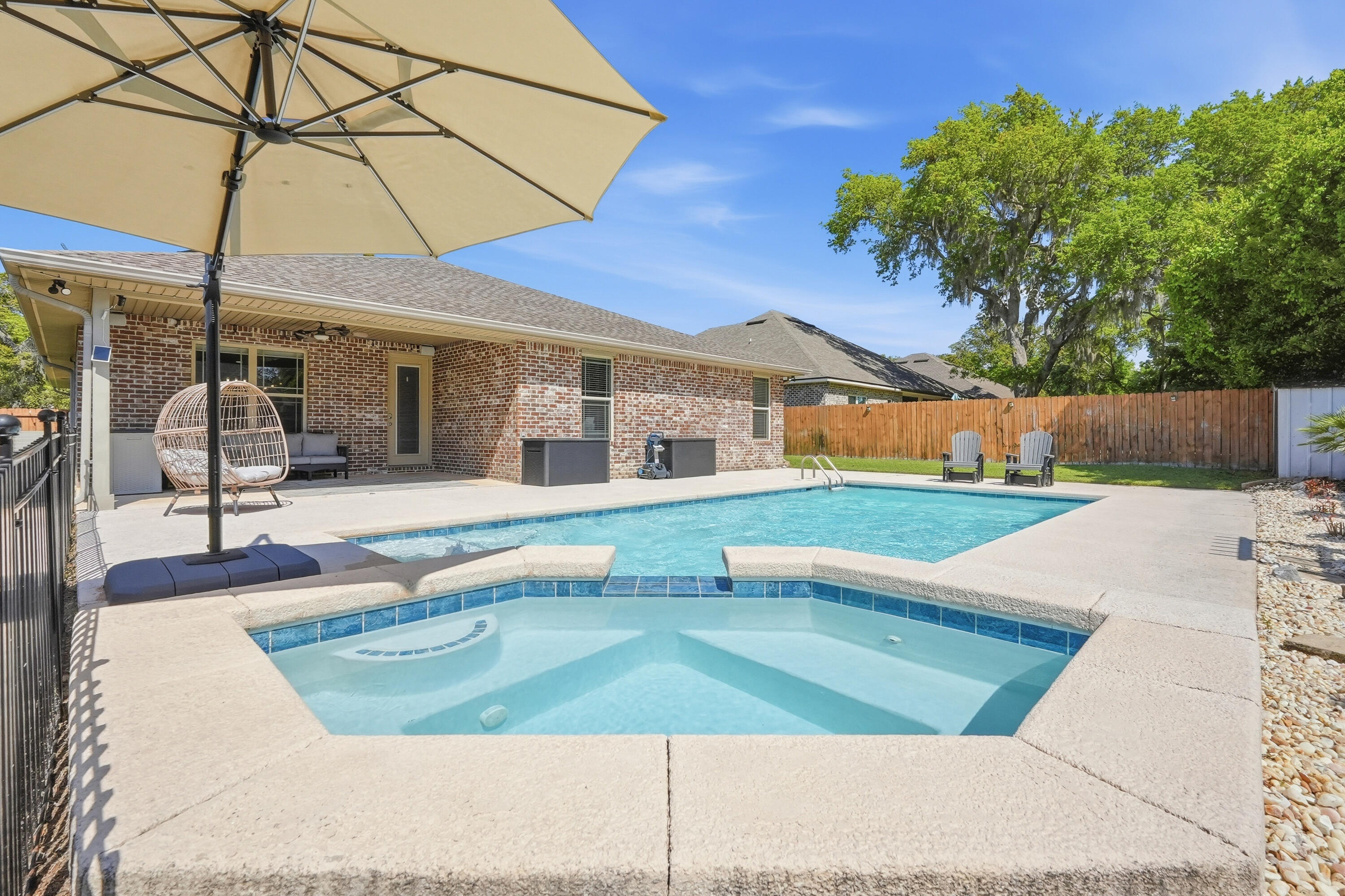 WOODLAND SHORES - Residential