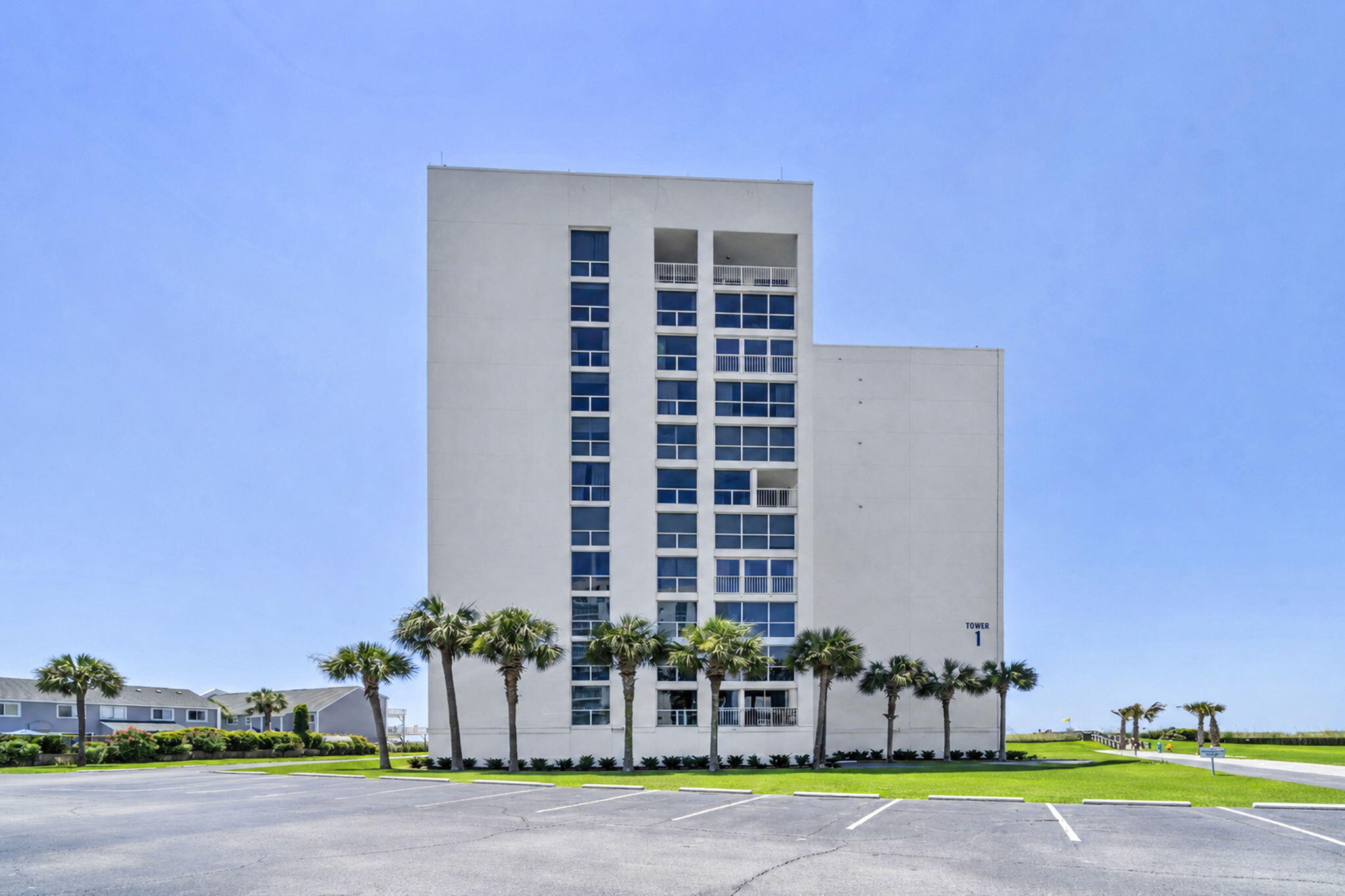 SHORELINE TOWERS 1 - Residential