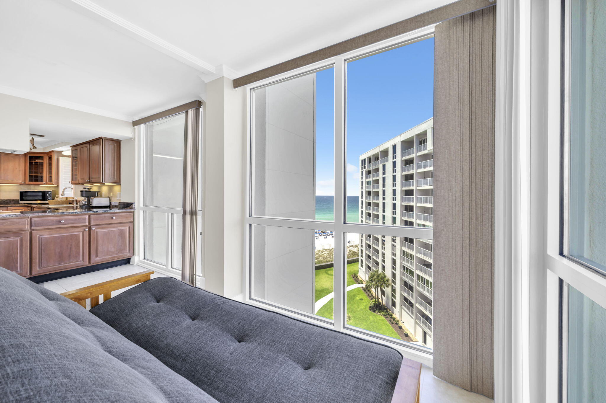 SHORELINE TOWERS 1 - Residential