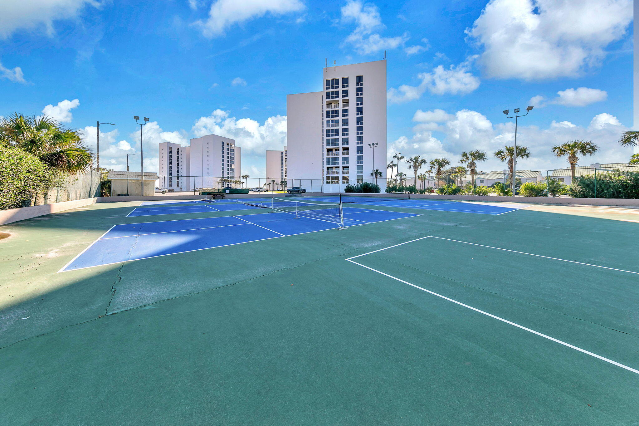 SHORELINE TOWERS 1 - Residential