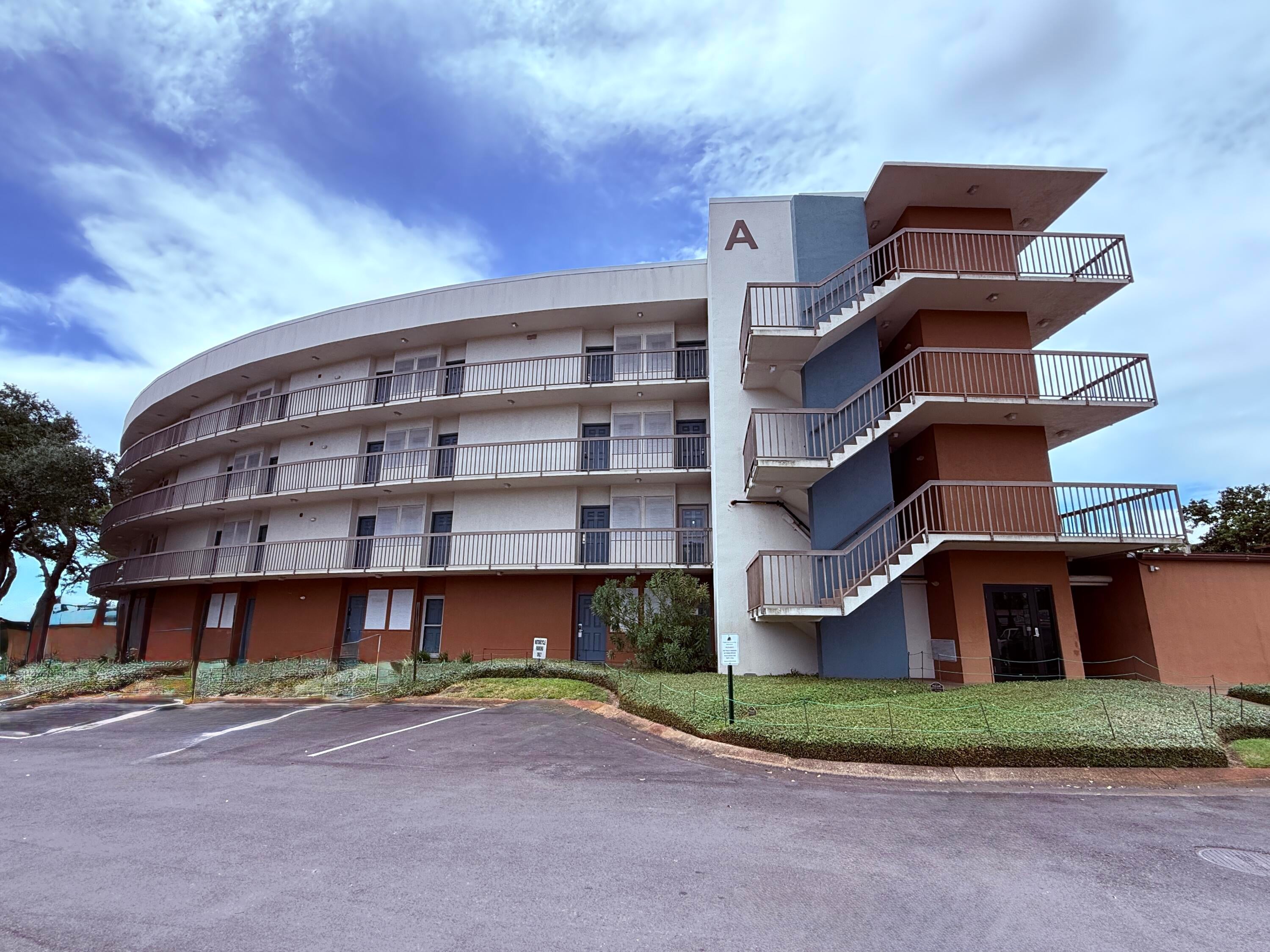 PIRATES BAY PH 1 - Residential