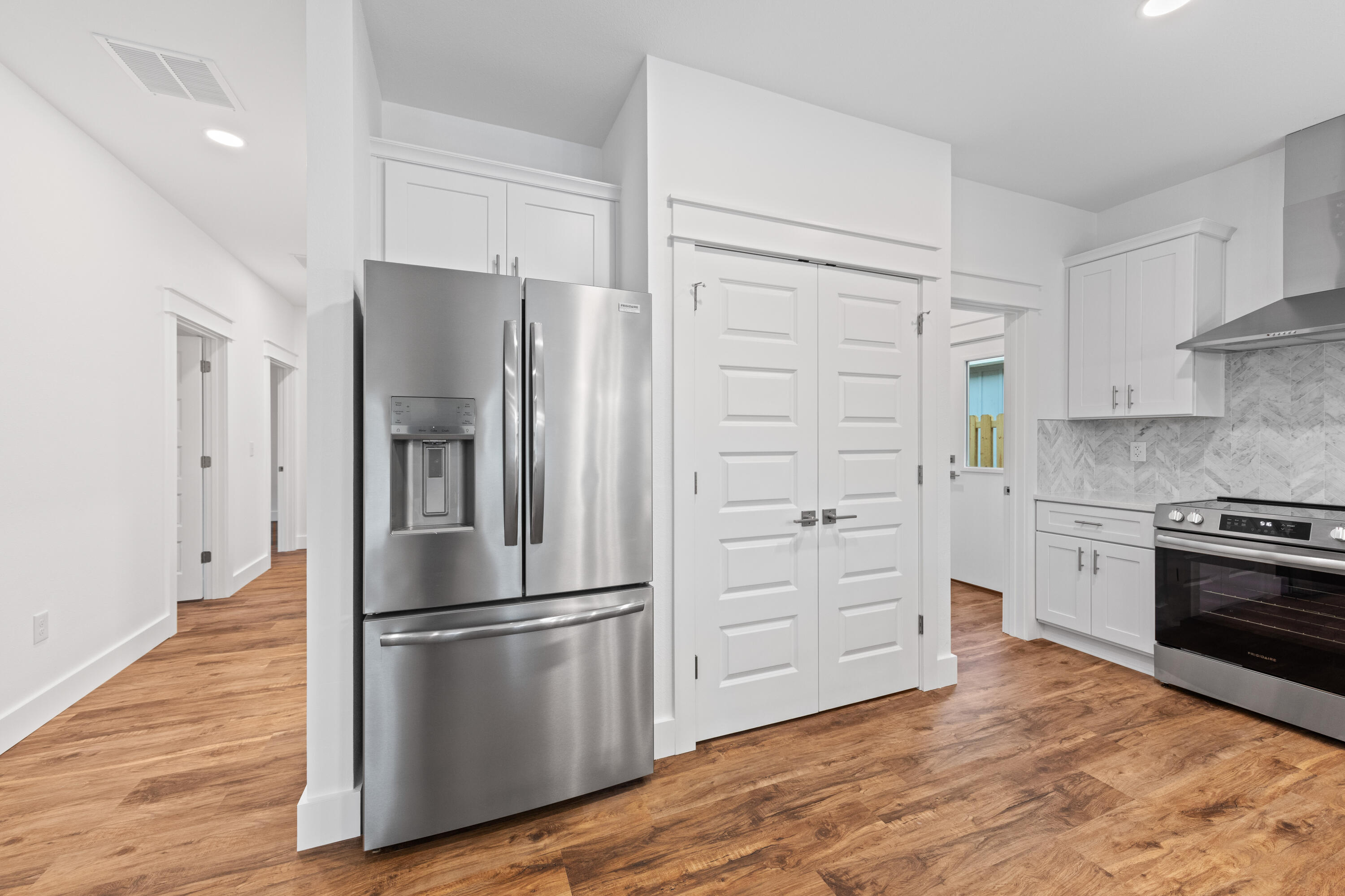 MAGNOLIA BEACH - Residential Lease