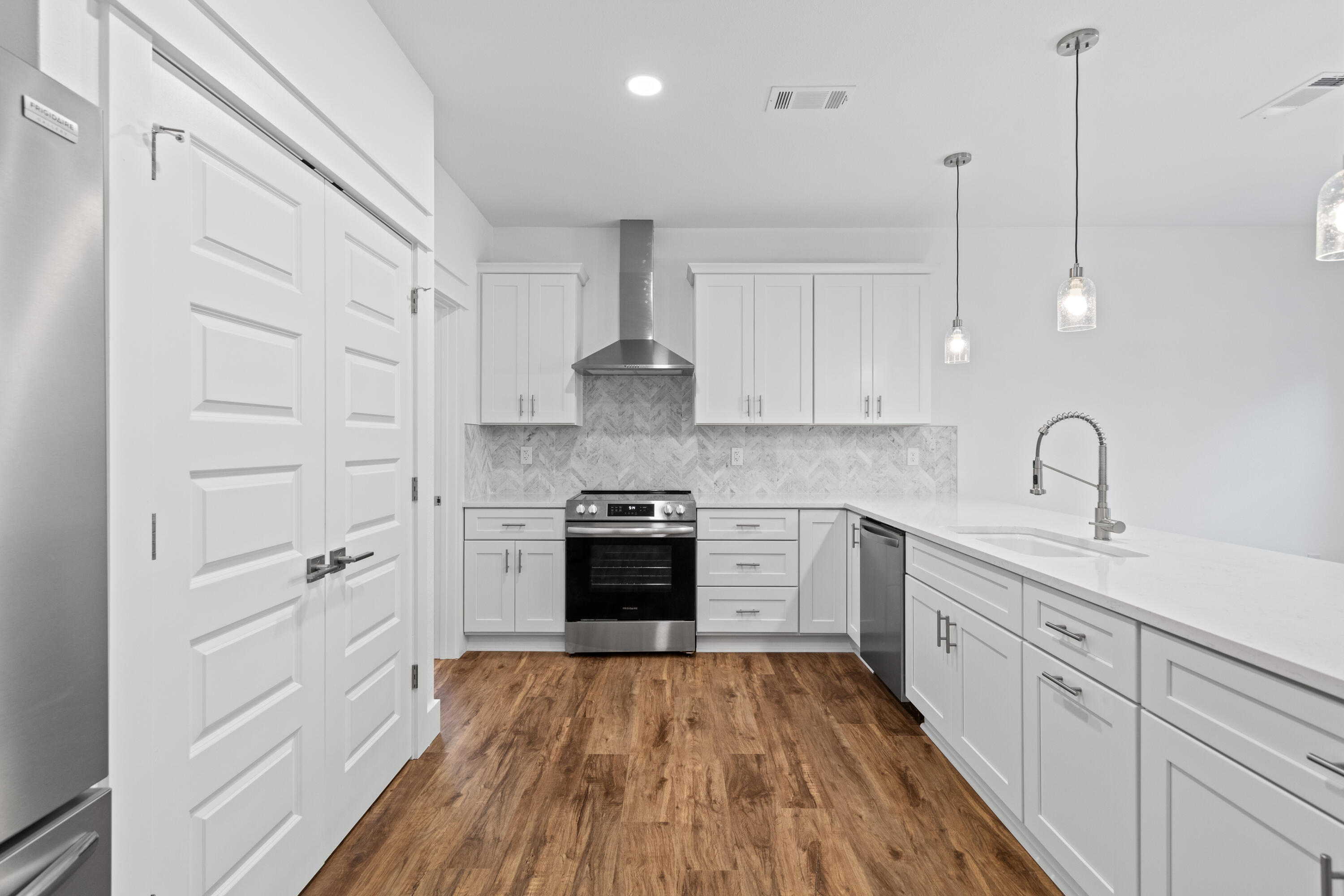 MAGNOLIA BEACH - Residential Lease