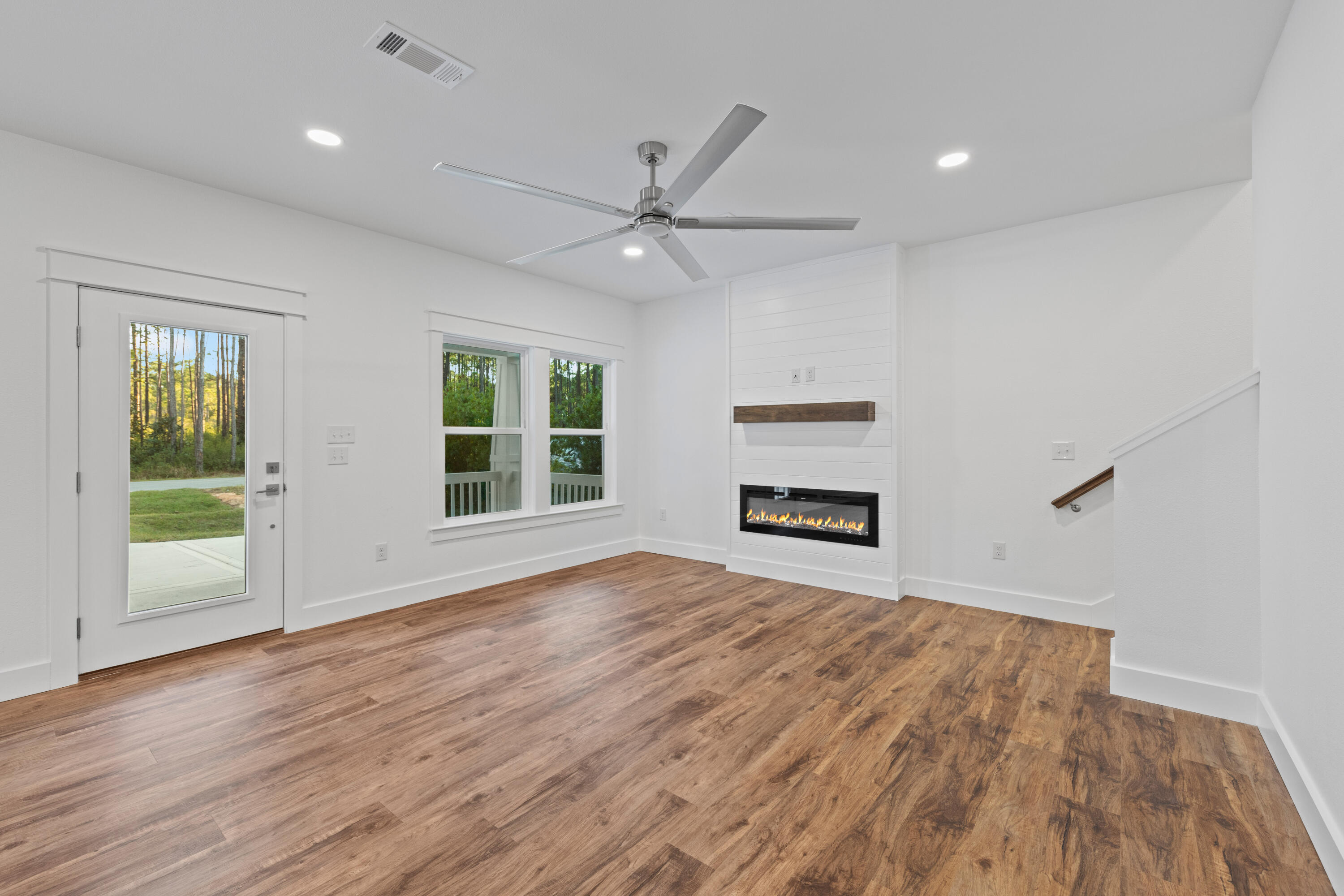 MAGNOLIA BEACH - Residential Lease