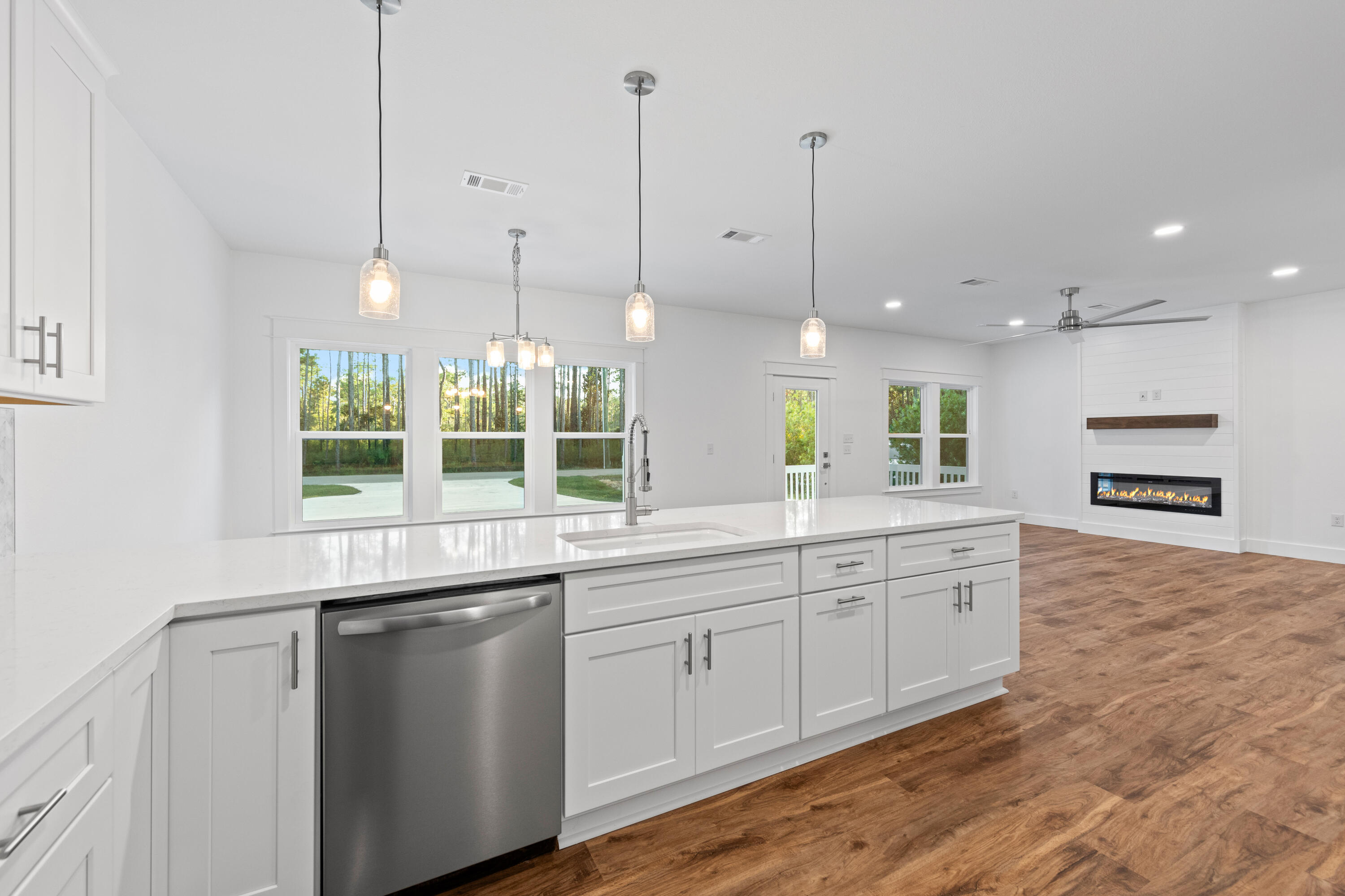 MAGNOLIA BEACH - Residential Lease