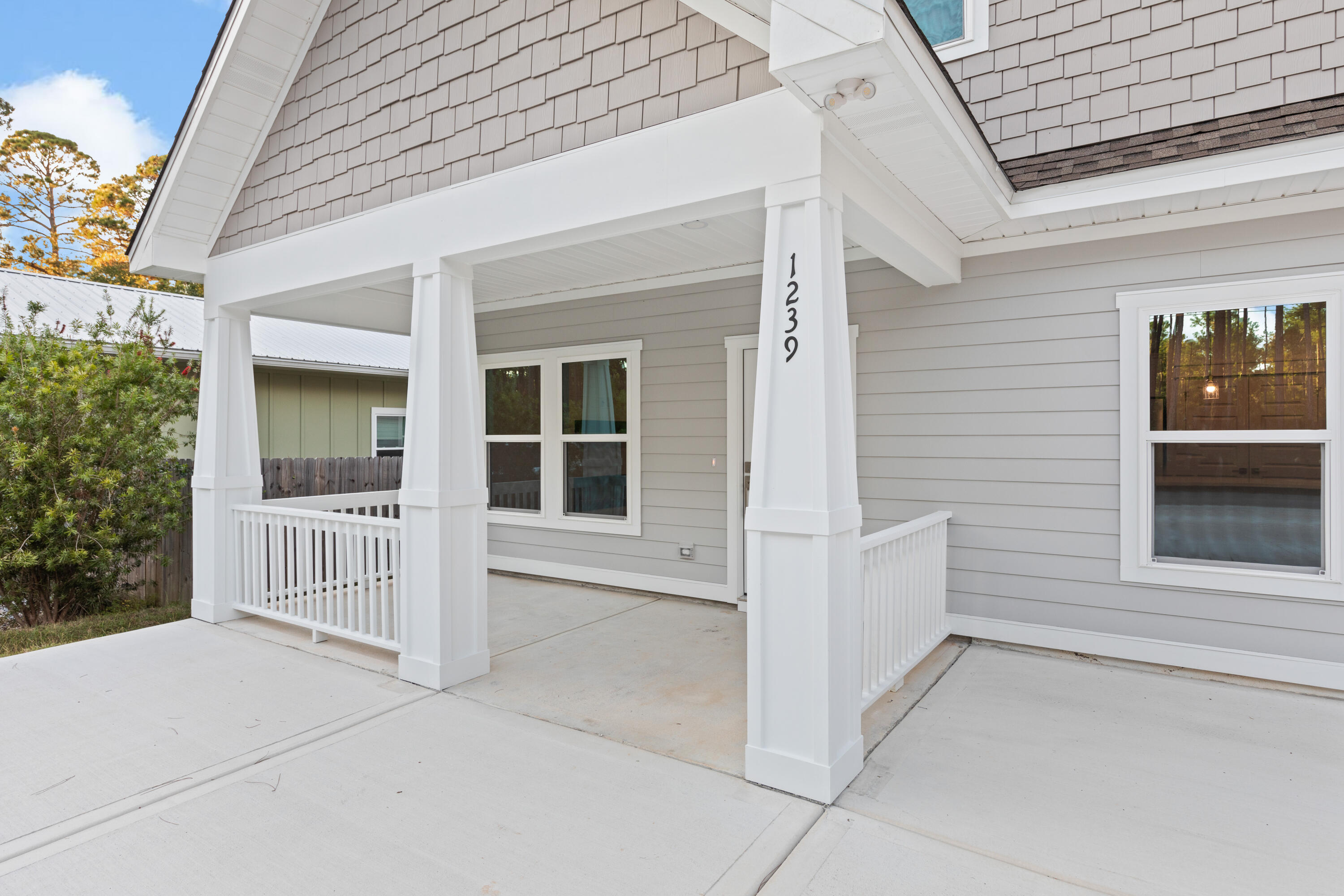 MAGNOLIA BEACH - Residential Lease