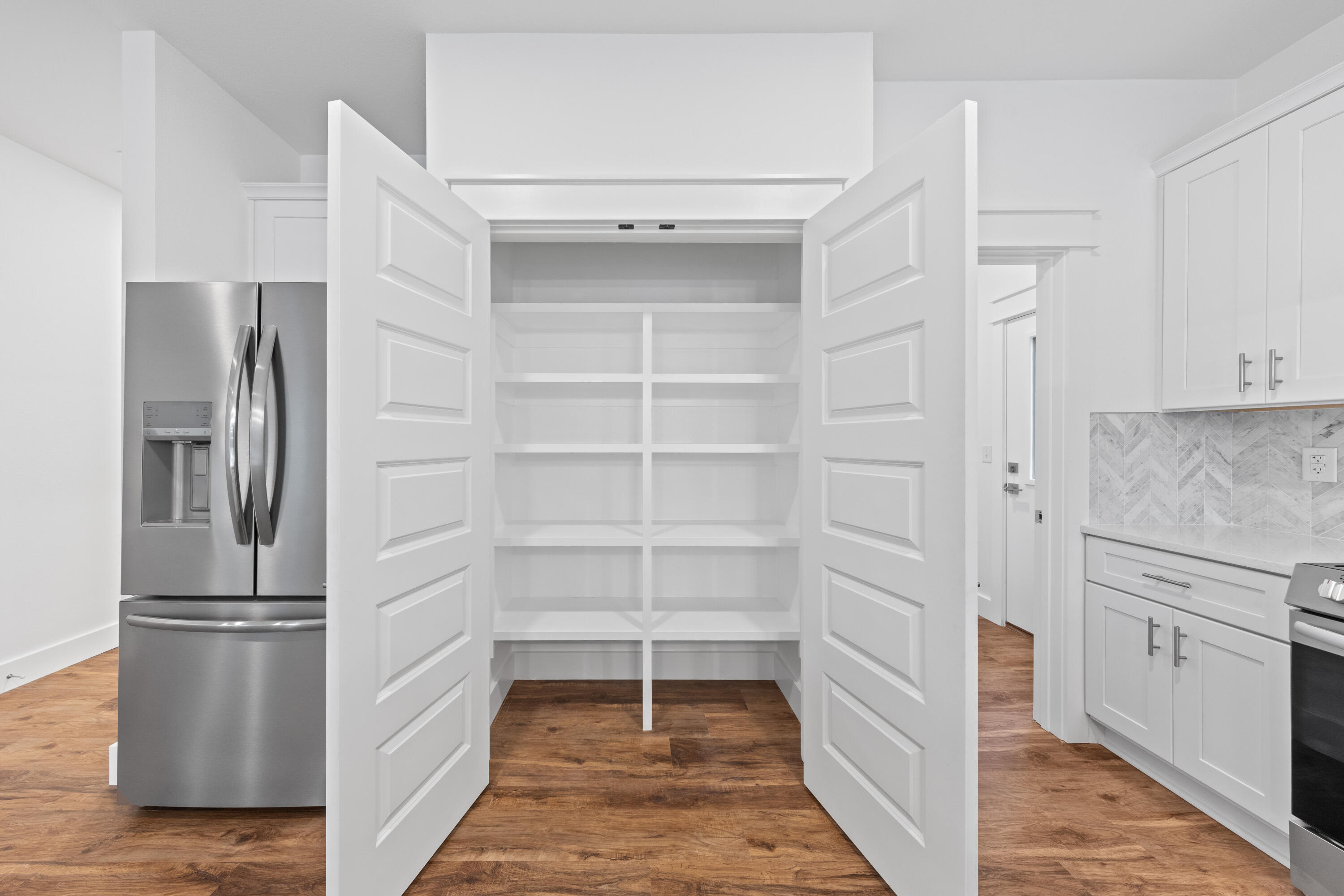 MAGNOLIA BEACH - Residential Lease