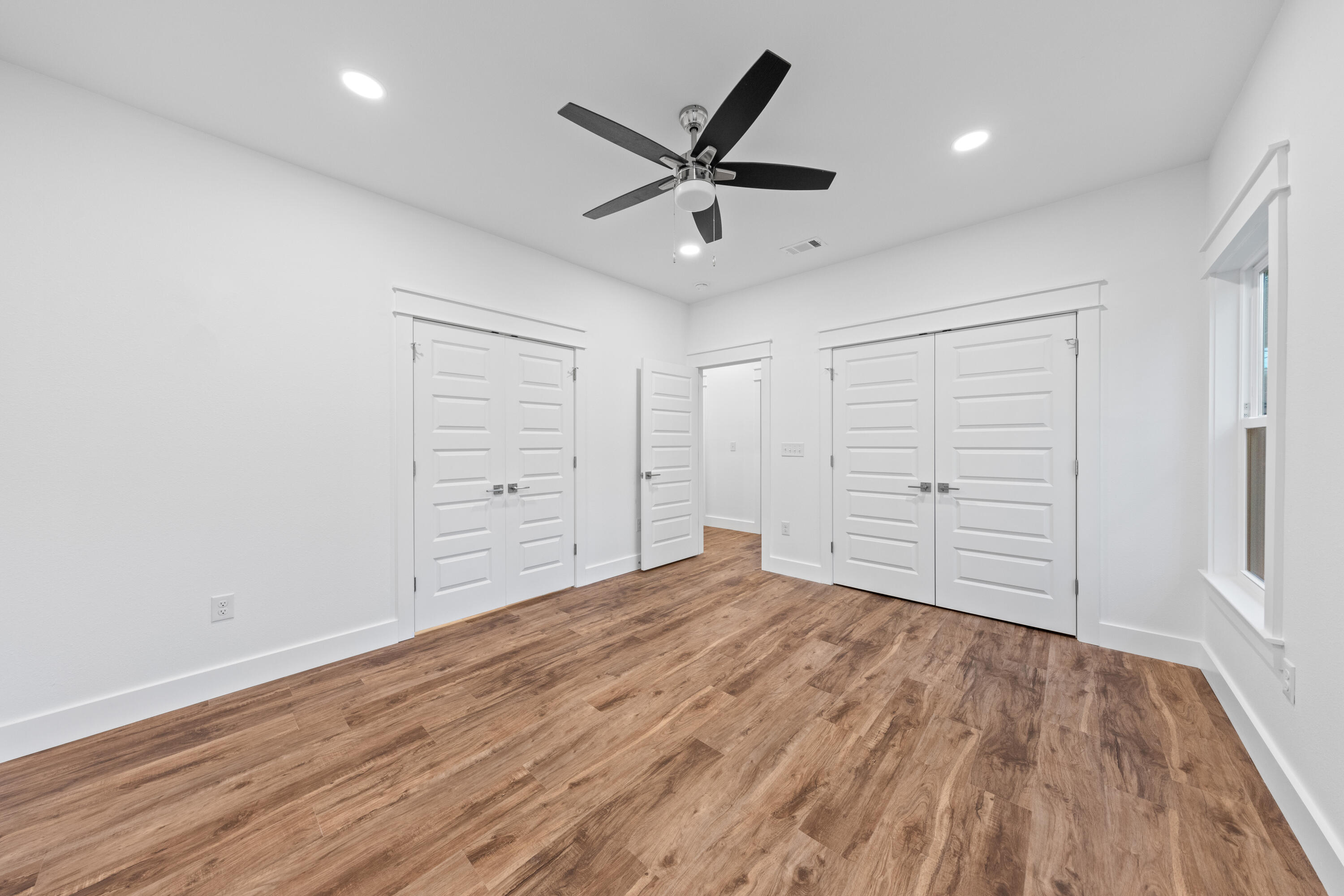 MAGNOLIA BEACH - Residential Lease