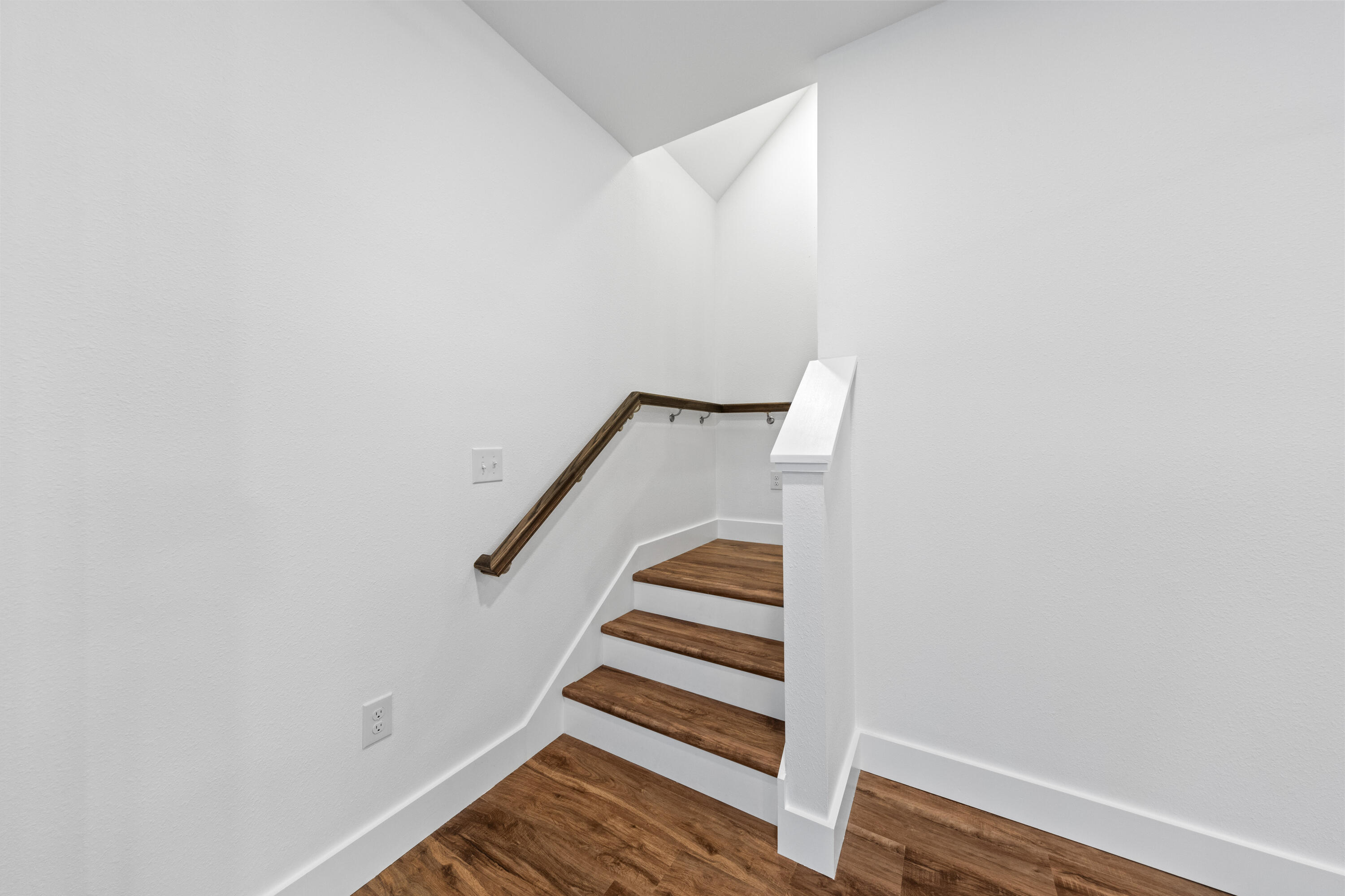MAGNOLIA BEACH - Residential Lease