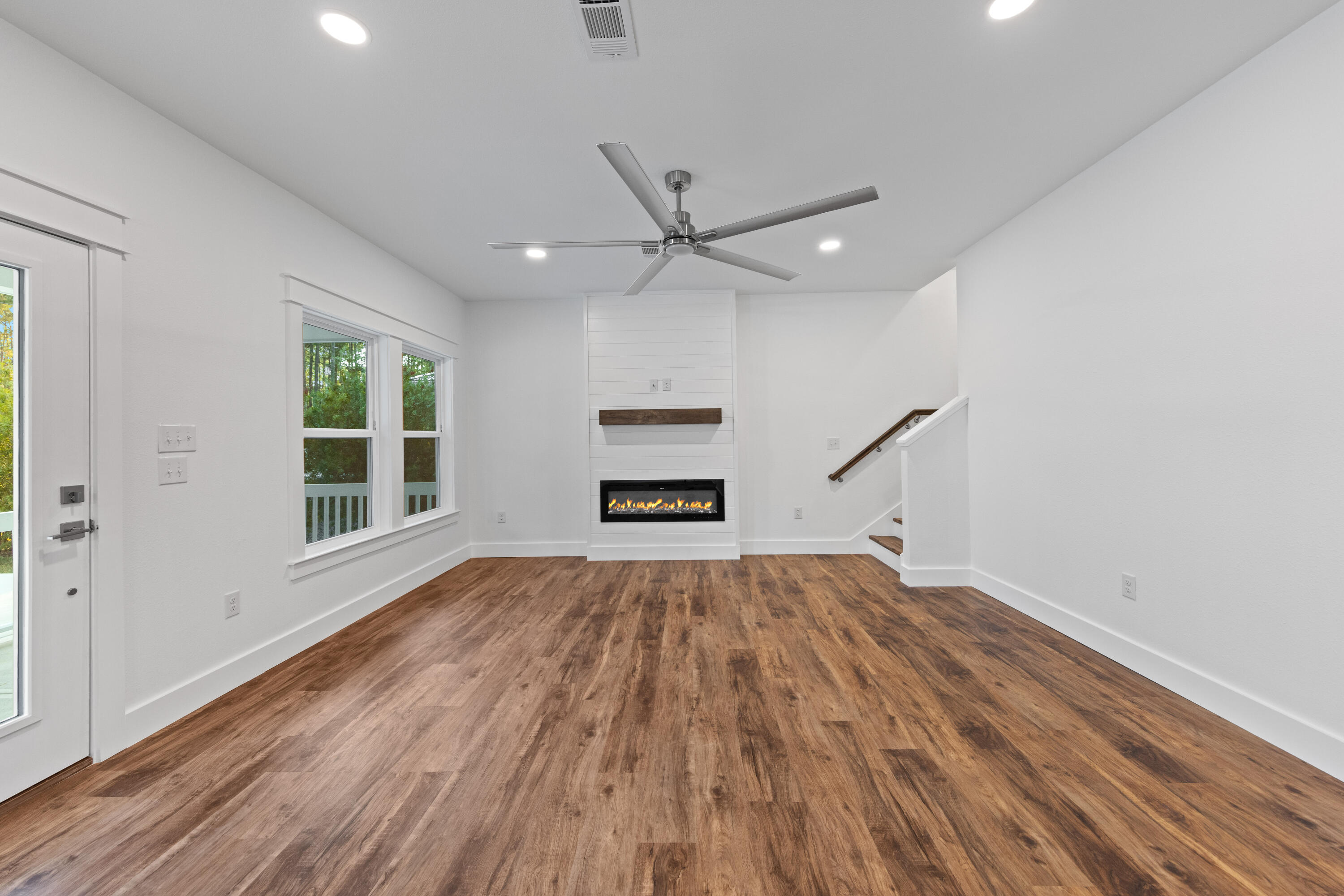 MAGNOLIA BEACH - Residential Lease