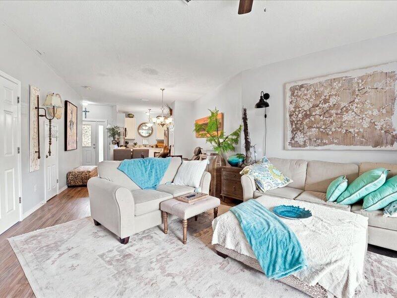 HIDDEN BAY VILLAGE - Residential