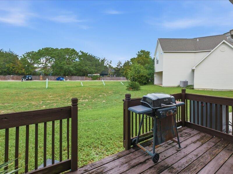 HIDDEN BAY VILLAGE - Residential