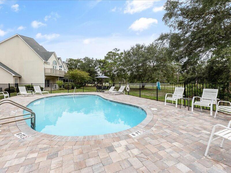 HIDDEN BAY VILLAGE - Residential