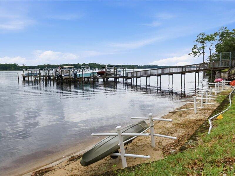 HIDDEN BAY VILLAGE - Residential