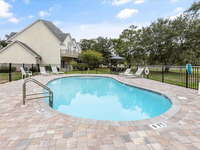 HIDDEN BAY VILLAGE - Residential