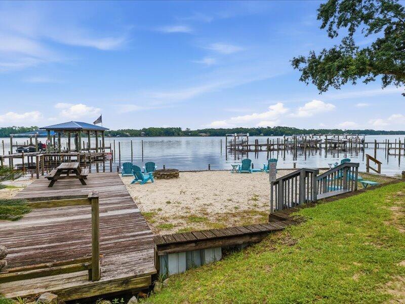 HIDDEN BAY VILLAGE - Residential