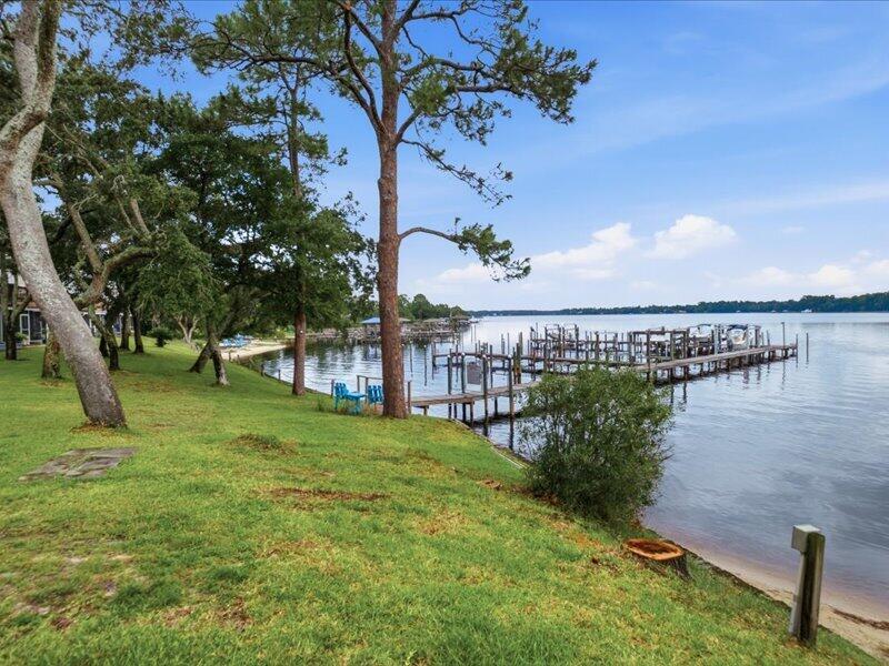 HIDDEN BAY VILLAGE - Residential