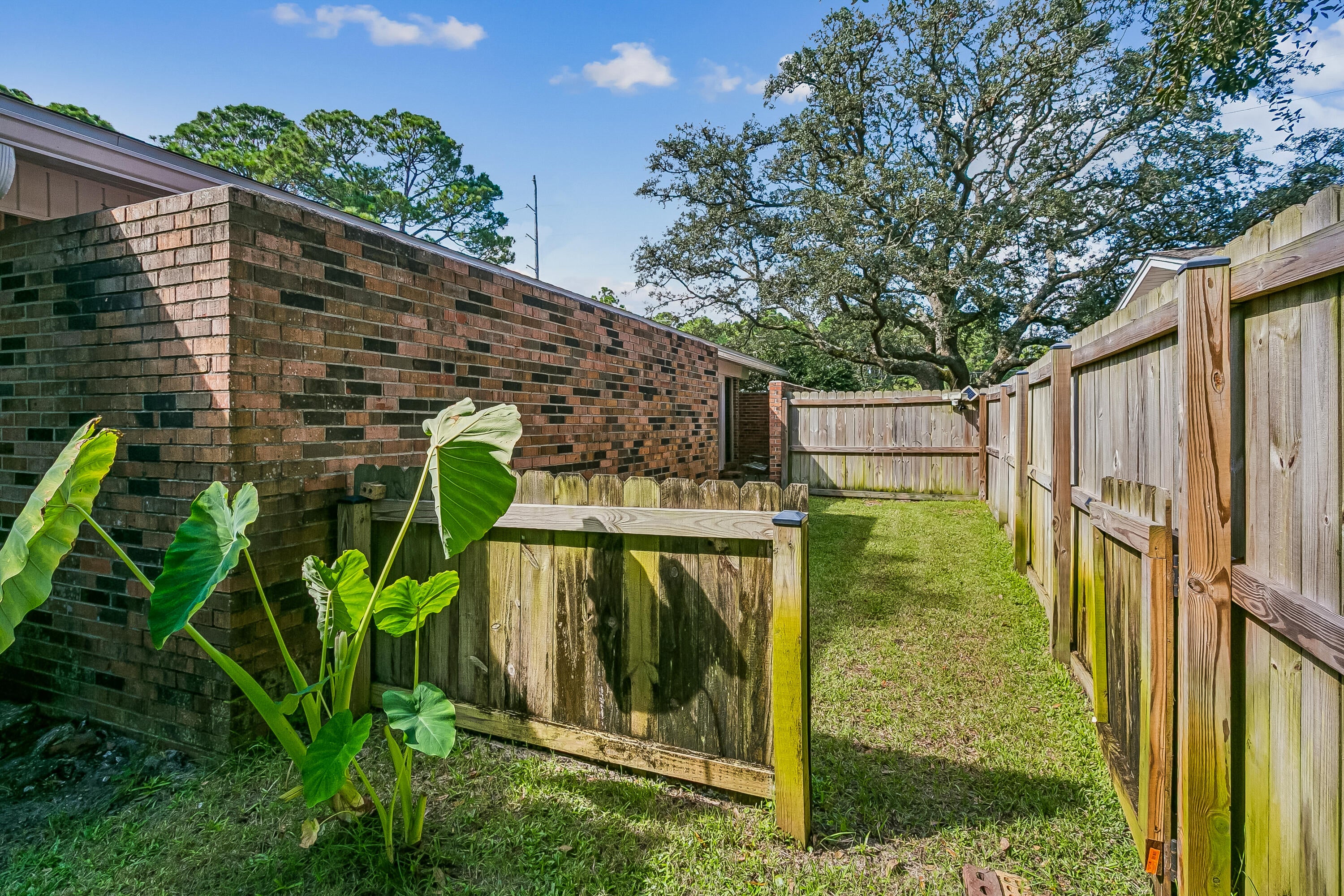 VICTORIA GARDENS - Residential