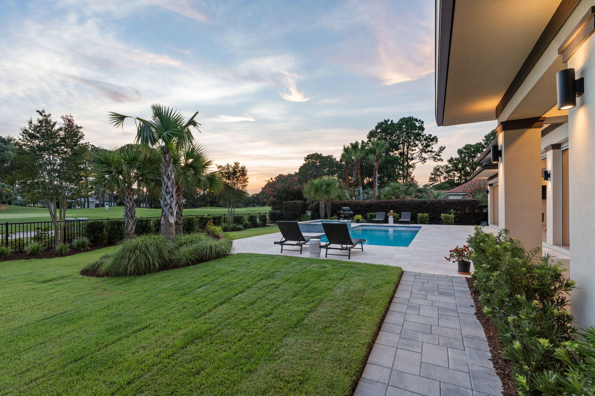 BAYTOWNE AVE EAST - Residential