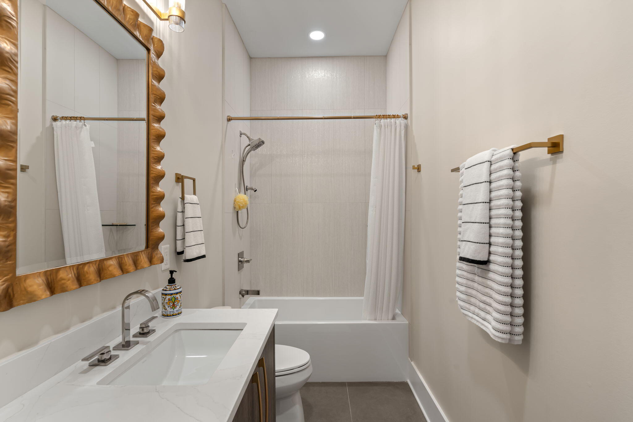 BAYTOWNE AVE EAST - Residential