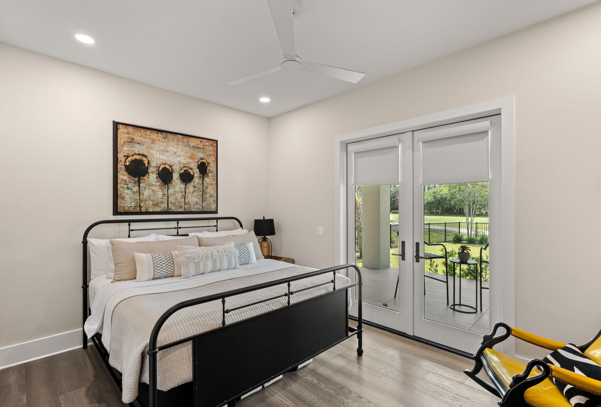BAYTOWNE AVE EAST - Residential