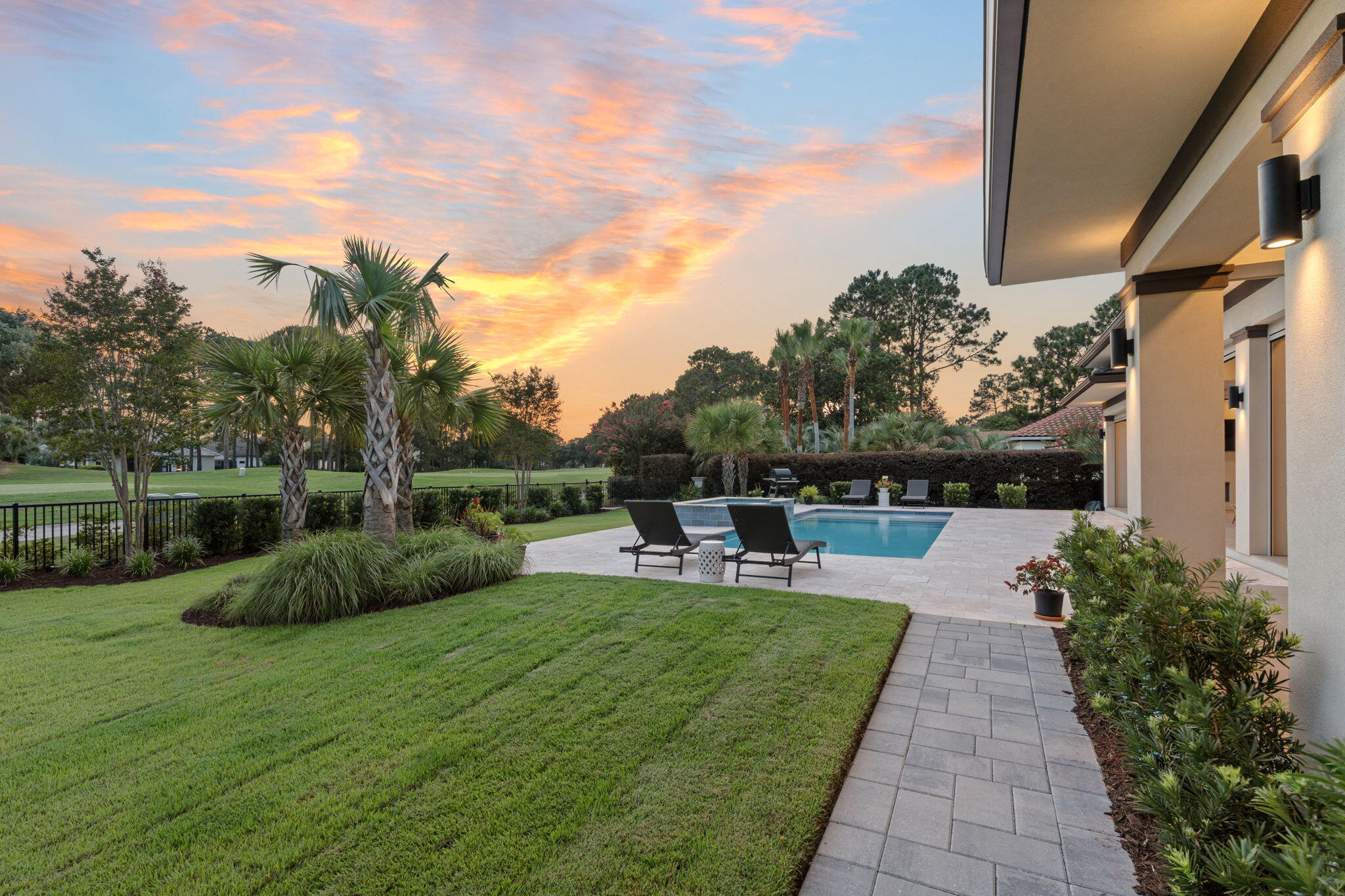 BAYTOWNE AVE EAST - Residential
