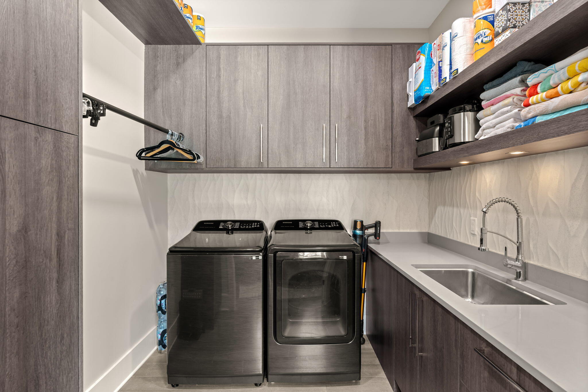 BAYTOWNE AVE EAST - Residential