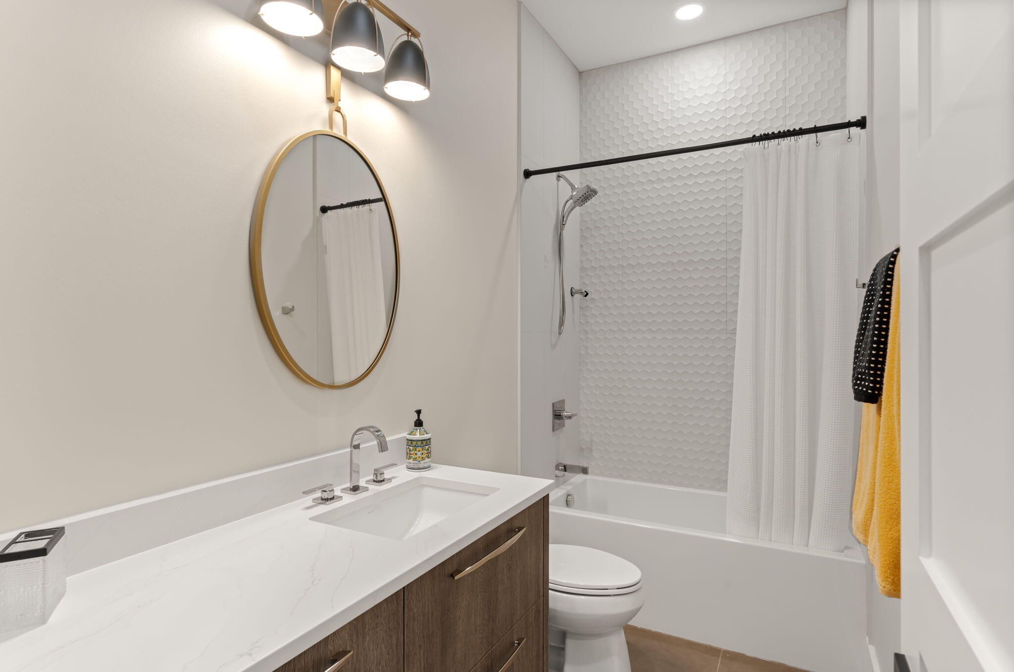 BAYTOWNE AVE EAST - Residential