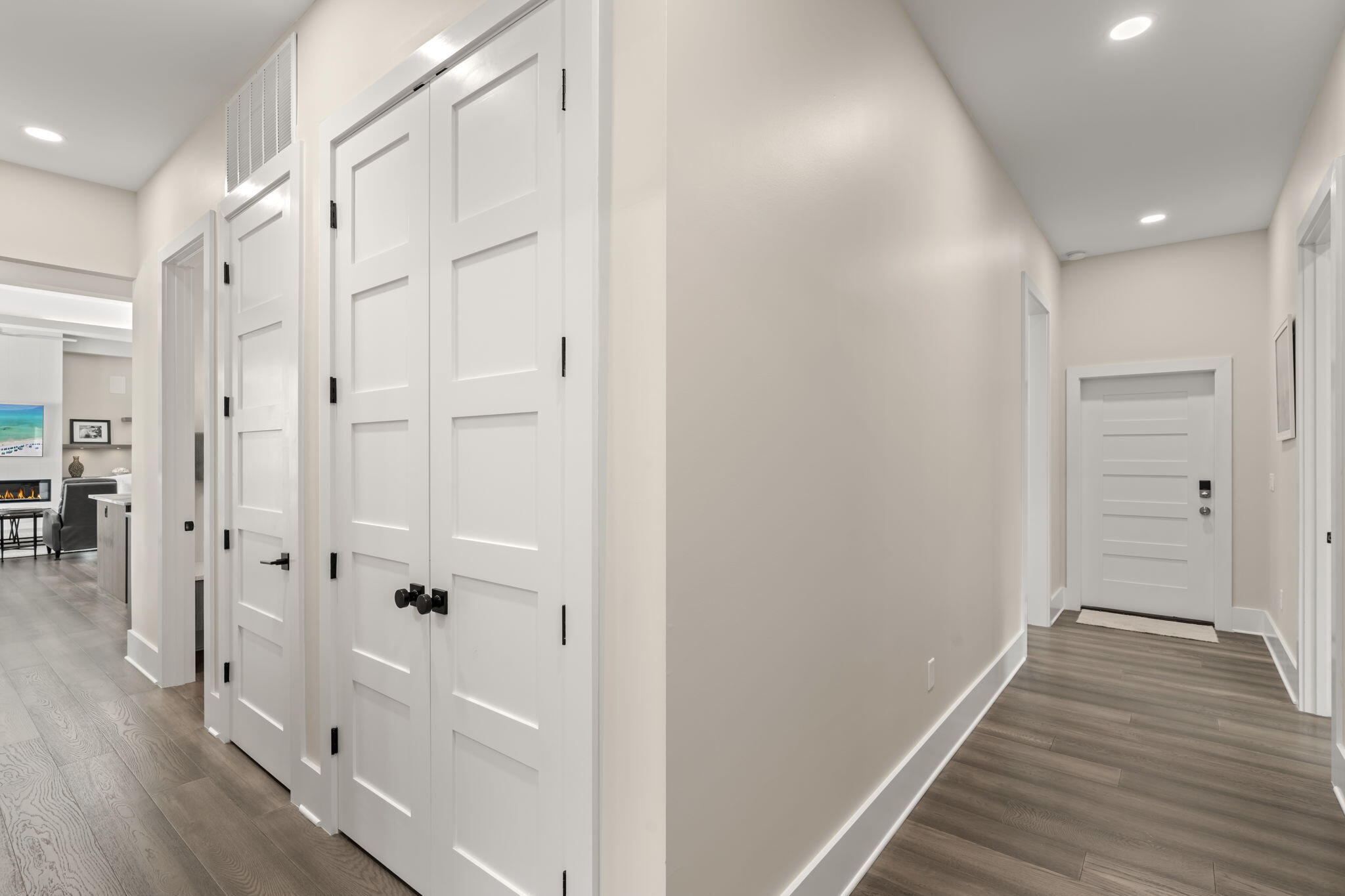BAYTOWNE AVE EAST - Residential