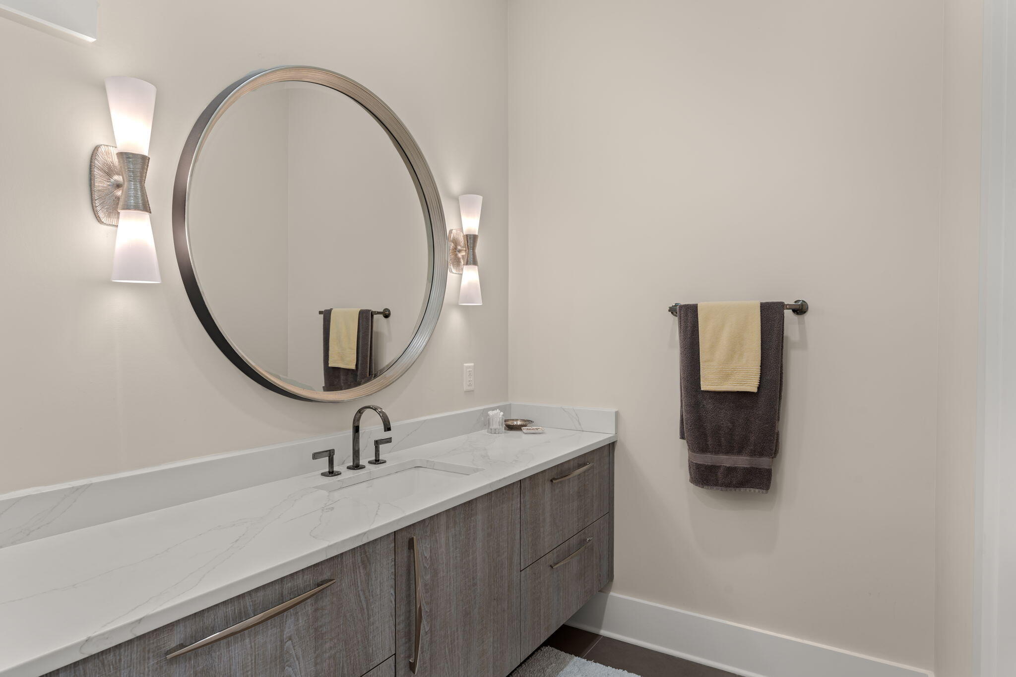 BAYTOWNE AVE EAST - Residential