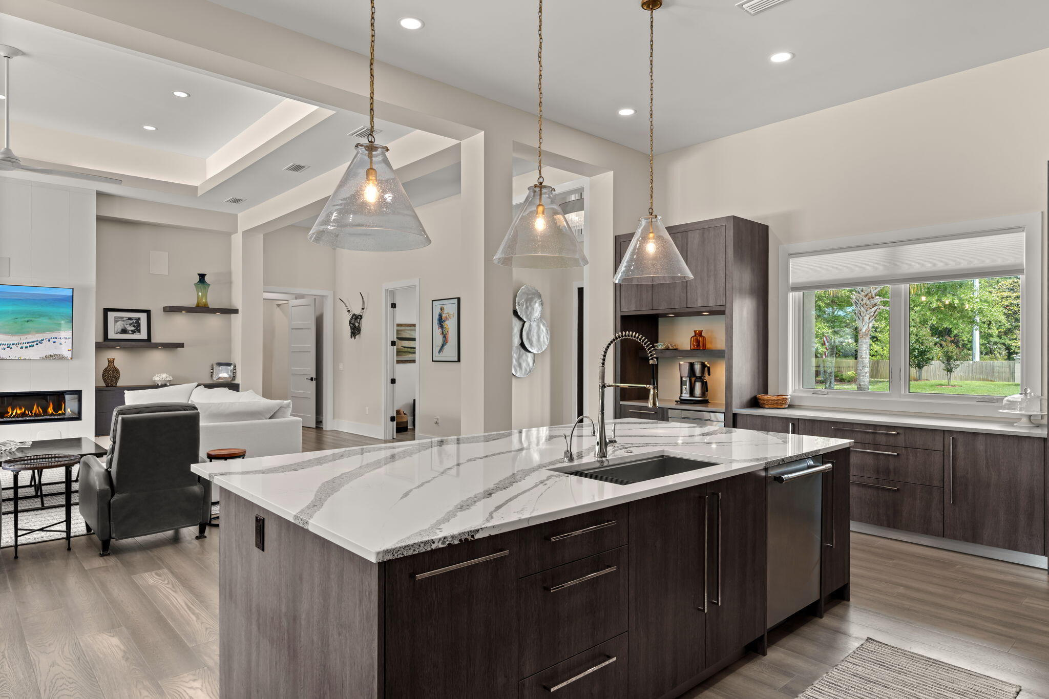 BAYTOWNE AVE EAST - Residential