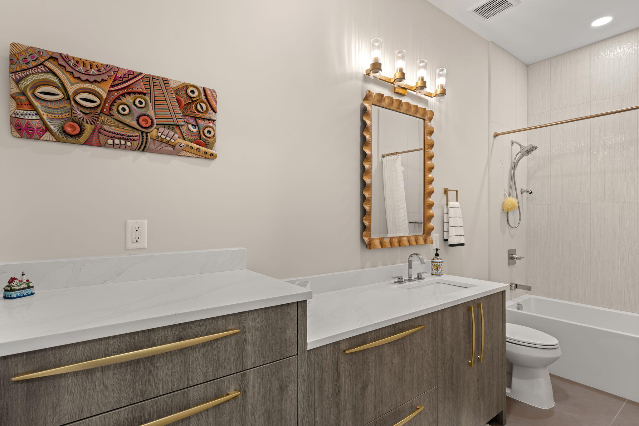 BAYTOWNE AVE EAST - Residential
