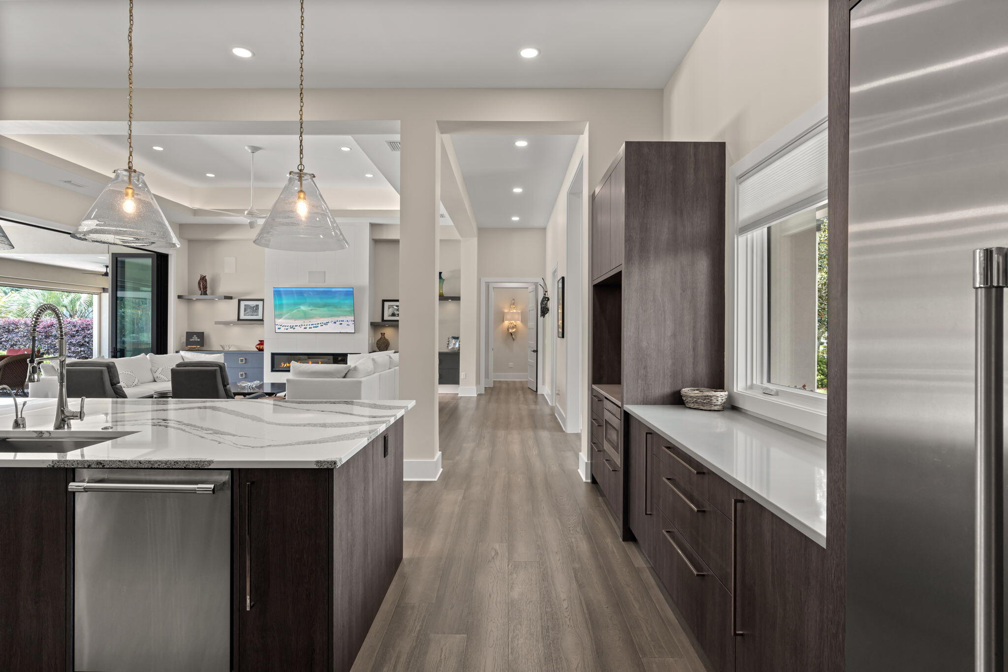 BAYTOWNE AVE EAST - Residential