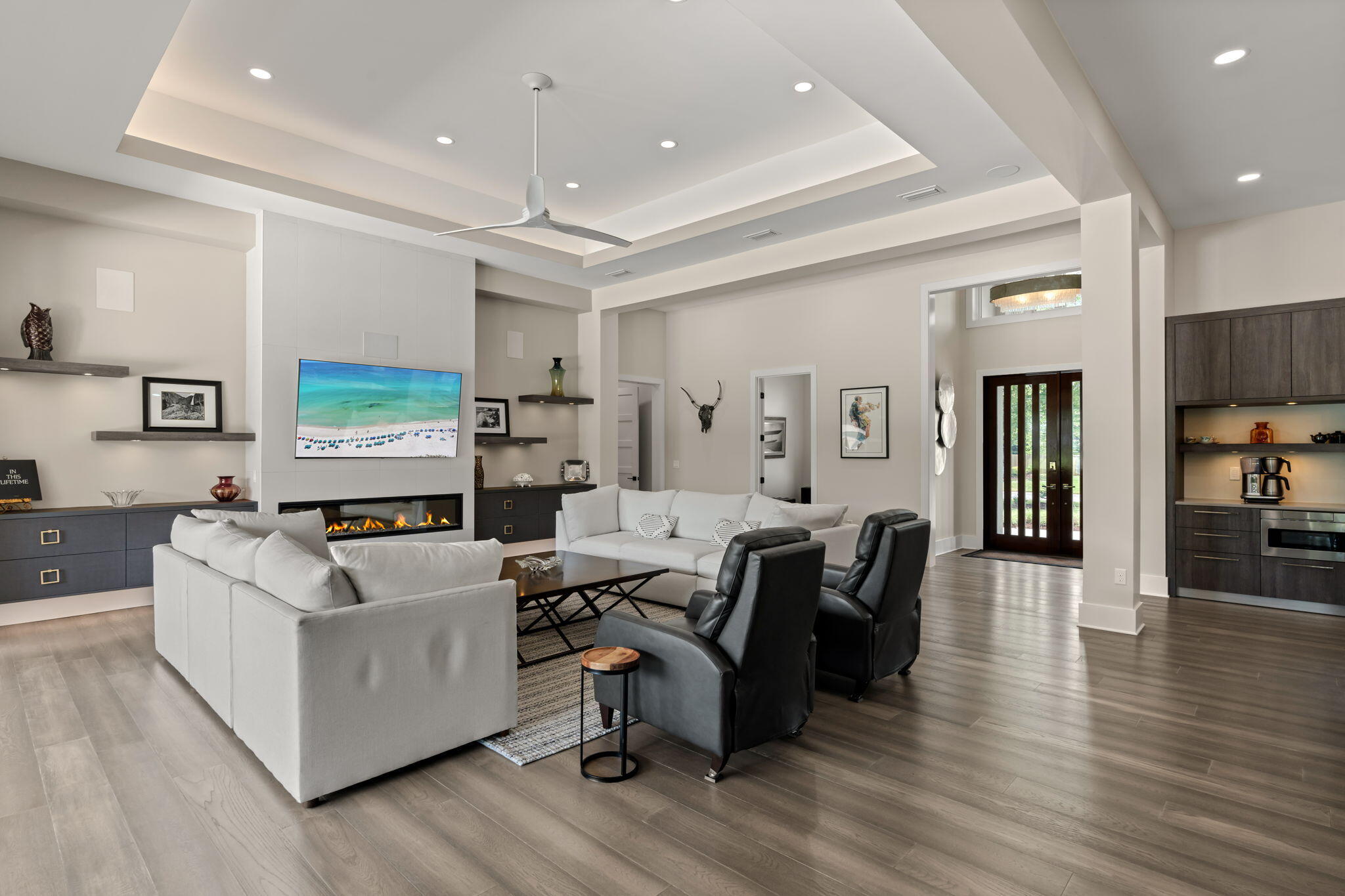 BAYTOWNE AVE EAST - Residential