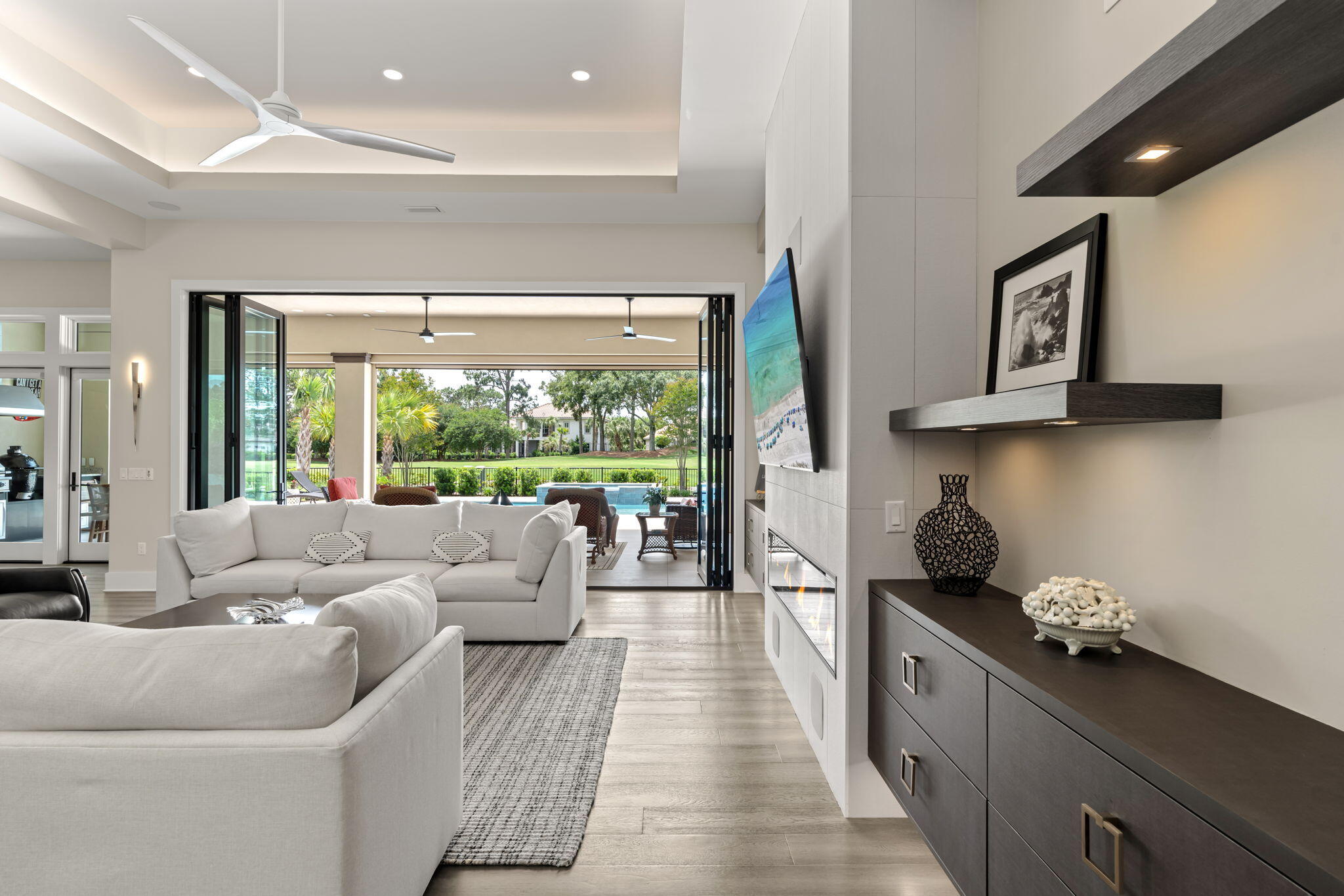 BAYTOWNE AVE EAST - Residential