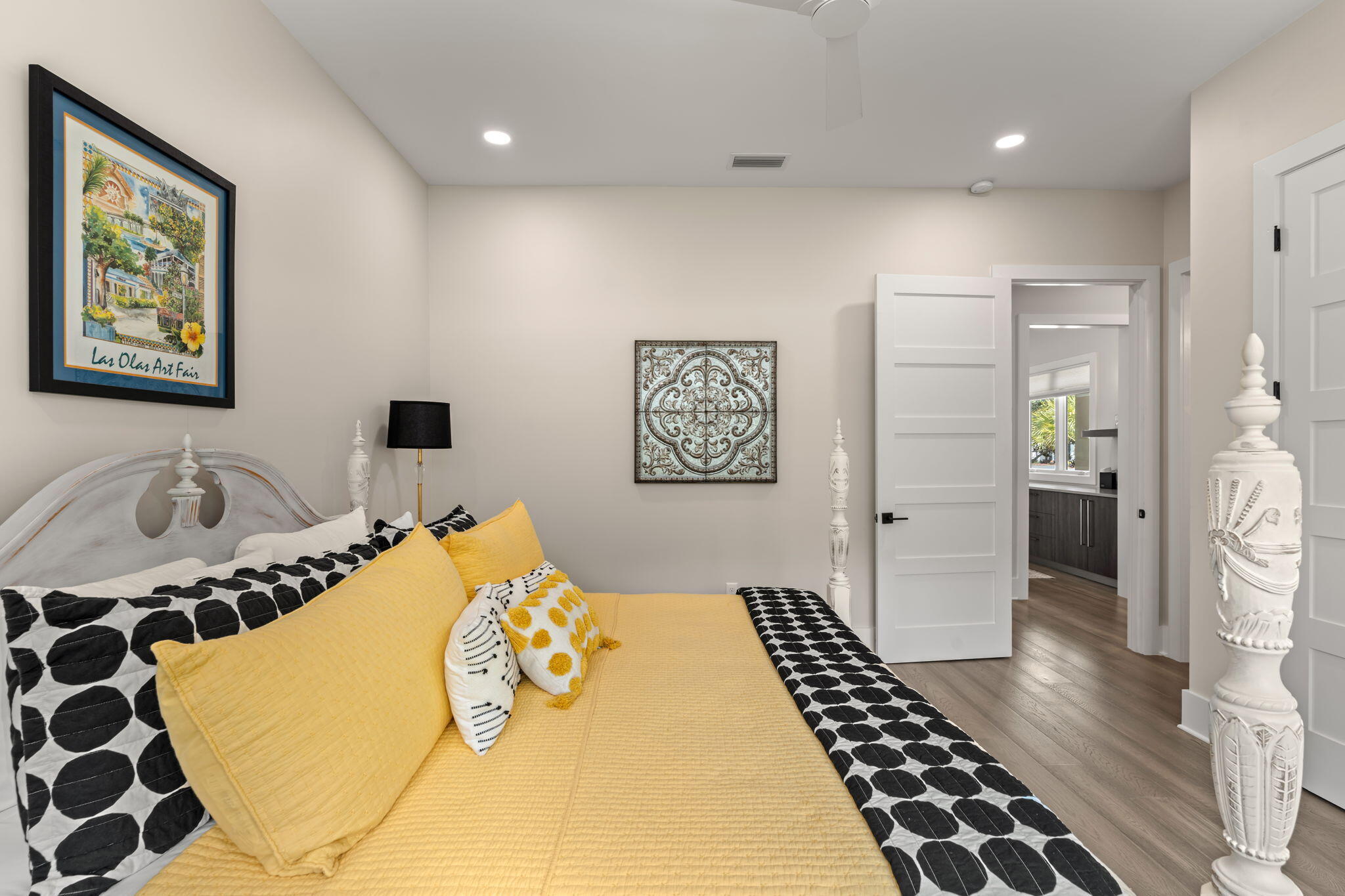 BAYTOWNE AVE EAST - Residential