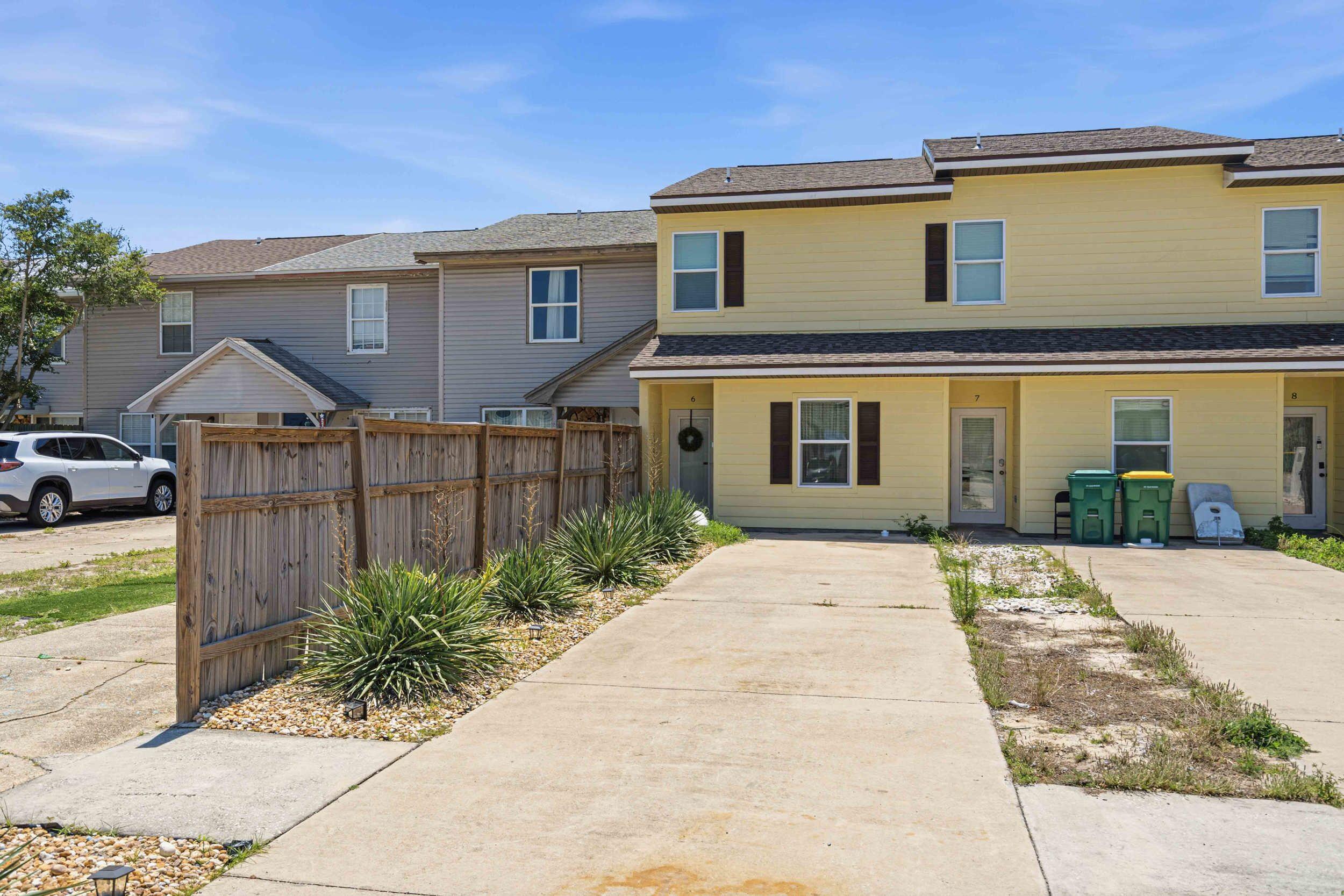 MIKSTAKEL TOWNHOMES - Residential Lease