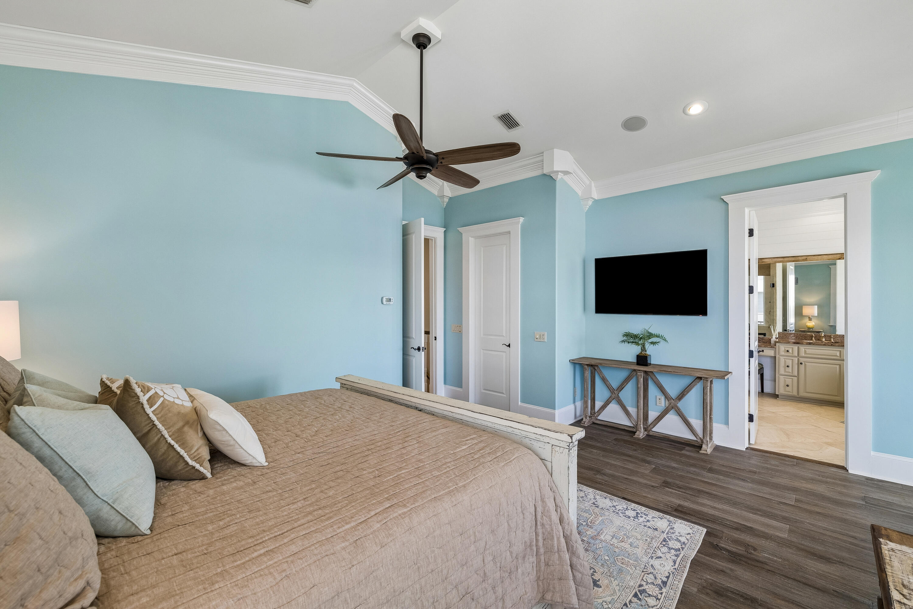 LAGUNA BEACH - Residential