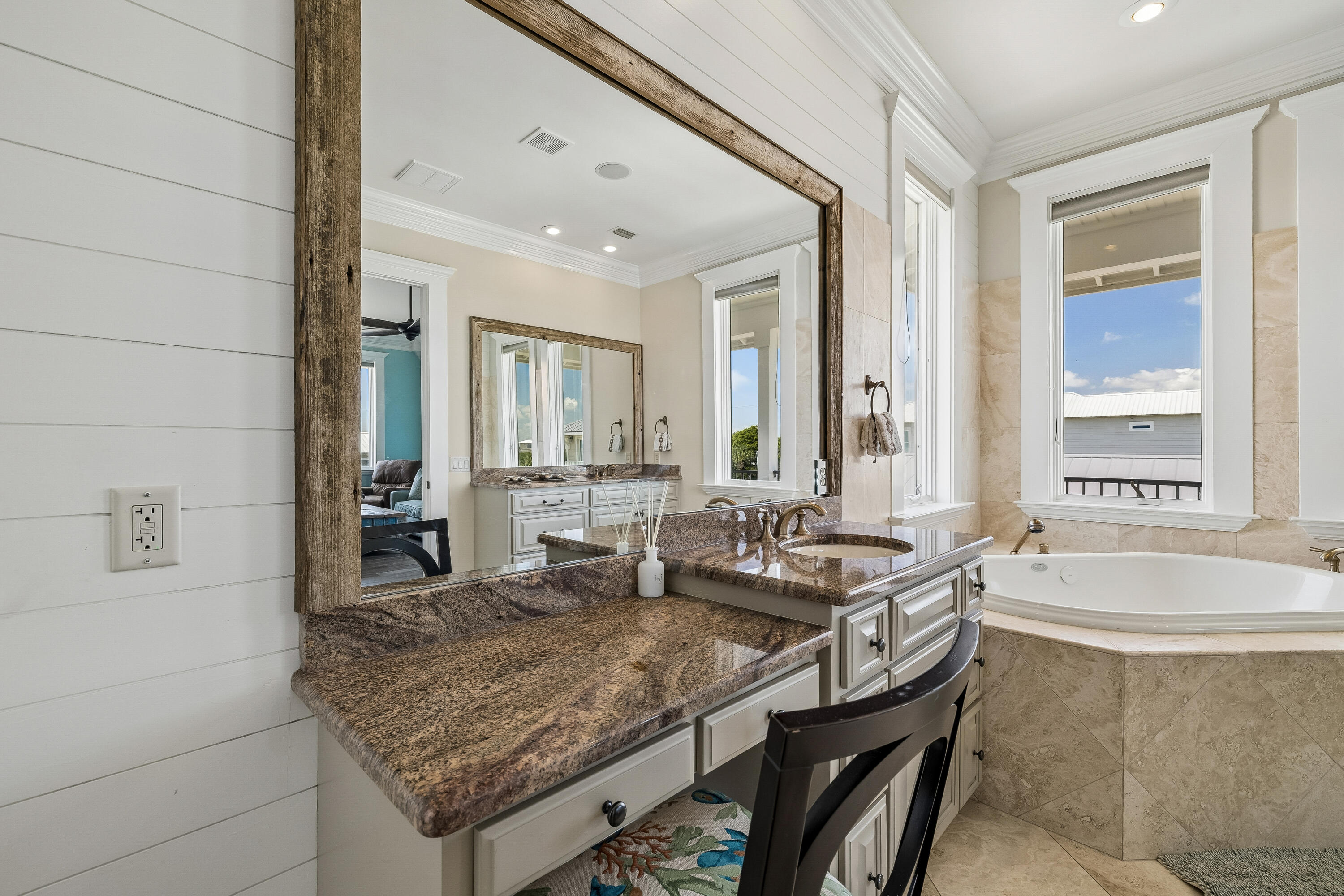 LAGUNA BEACH - Residential