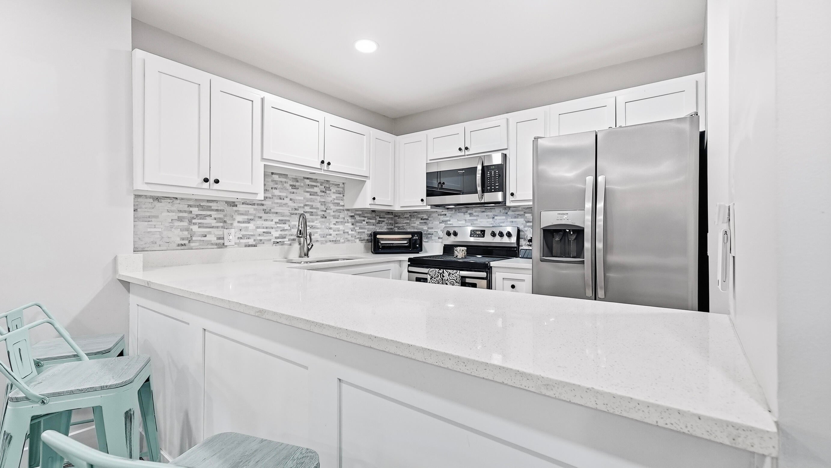 Welcome to effortless coastal living in one of Panama City Beach's most established and sought-after communities, Bay Point. This one-bedroom condo is ideally situated right on the marina at Point South Marina, offering the kind of boating lifestyle that is hard to find. Step right outside your door and be just moments from your sportfishing boat, making early-morning offshore trips, sunset cruises, and days on the water incredibly convenient.

Perfect as a primary residence, second home, or low-maintenance Panama City Beach getaway, this condo gives you more time to enjoy the lifestyle and less time worrying about upkeep. Its one-bedroom layout makes it easy to maintain while still giving you your own place at the coast.

Living in Bay Point puts some of the best amenities in Panama City Beach right at your fingertips. Enjoy marina boating at Point South Marina, golf, tennis courts, a spa, restaurants, and more, all located within the neighborhood. For beach lovers, the white-sand beaches of Panama City Beach are approximately five minutes or less away.

For boaters and sportfishing enthusiasts, the location is especially appealing. Imagine waking up, walking out of your condo, stepping aboard your boat at the marina, and heading out for a day of fishing without having to trailer your boat or drive across town. When you're back at the dock, you're already home.

If you're searching for a waterfront condo near Point South Marina, a Bay Point condo for sale, a low-maintenance If you're searching for a waterfront condo near Point South Marina, a Bay Point condo for sale, a low-maintenance second home in Panama City Beach, or a coastal property that keeps boating, fishing, golf, dining, and the beach close by, this condo offers a lifestyle that's difficult to beat.

Spend your mornings at the marina, your afternoons fishing, golfing, playing tennis, or relaxing on the beach, and your evenings enjoying dinner close to home. This is your opportunity to own an easy coastal getaway in Bay Point where the marina, your boat, and the best of Panama City Beach are right outside your door.