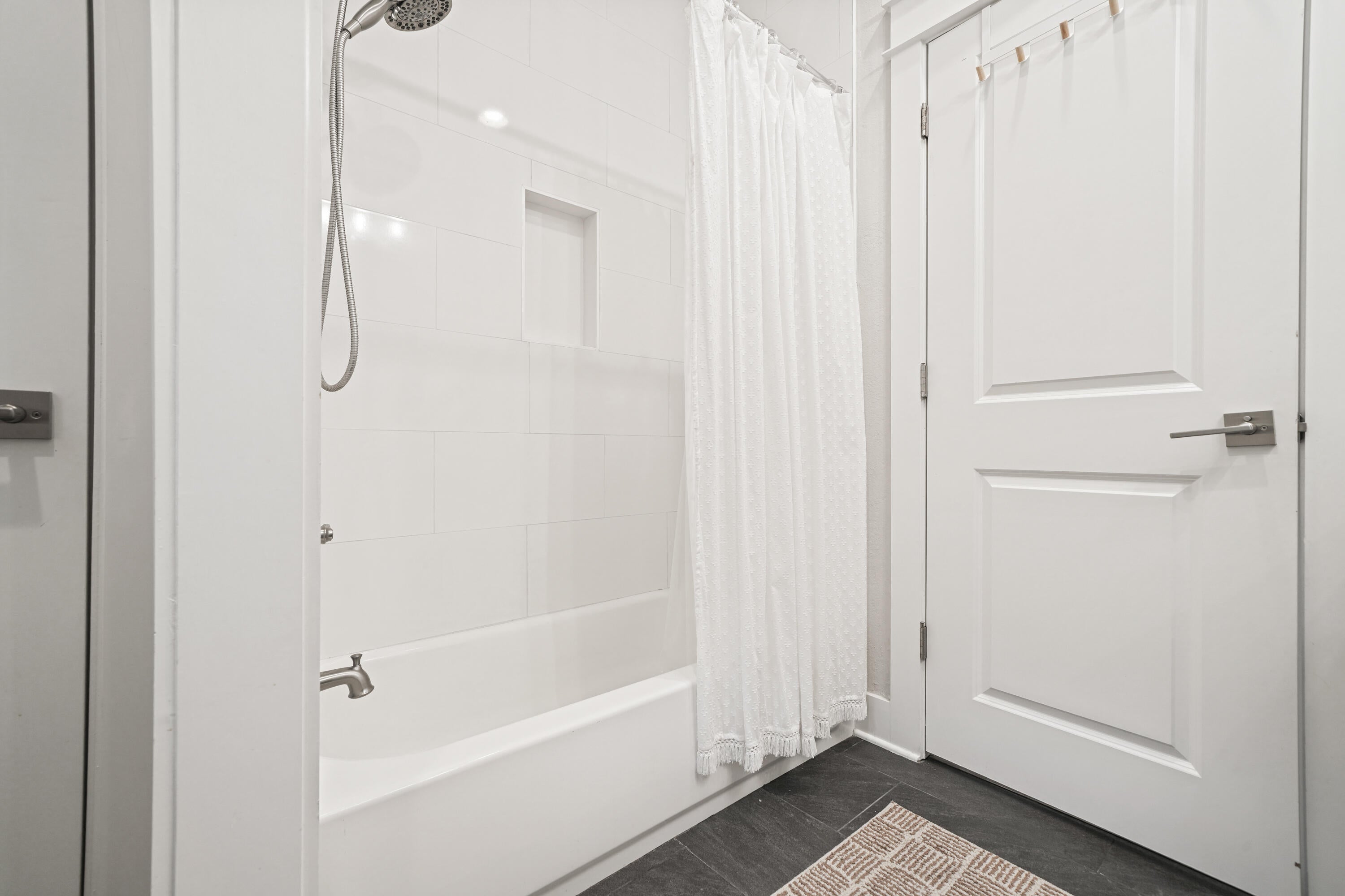SACRED OAKS PH 2 - Residential Lease