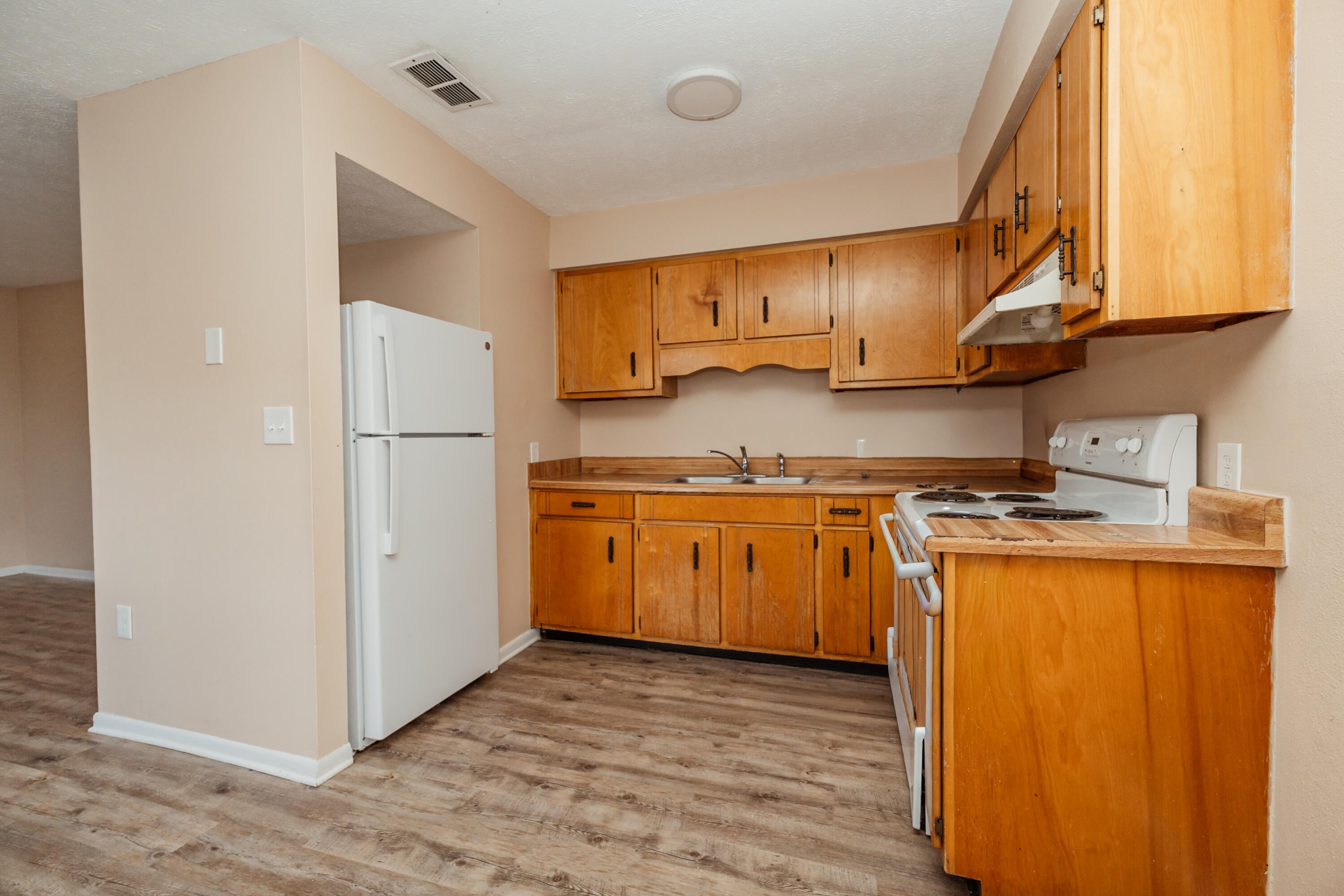 BAY BREEZE - Residential Lease