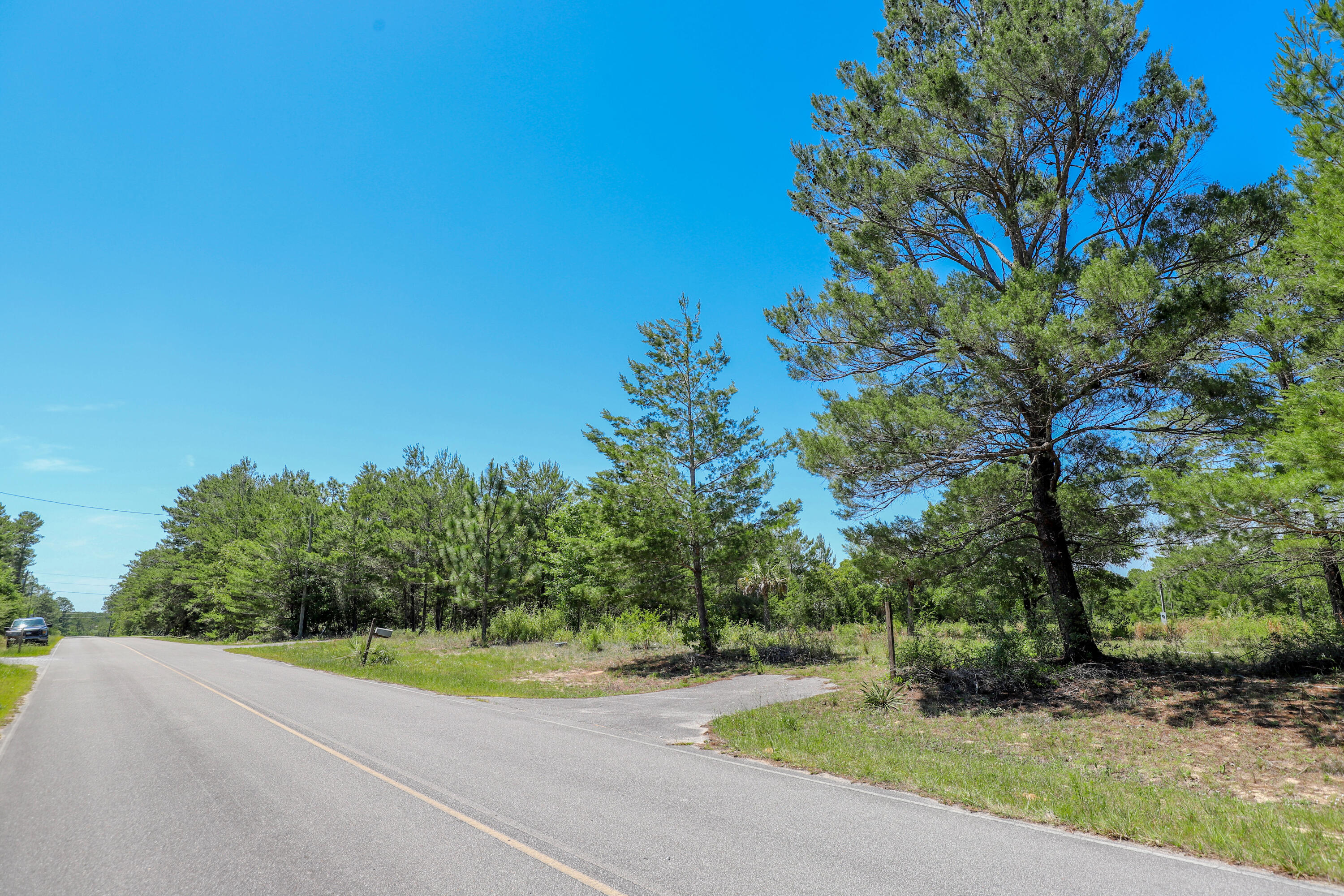1.5 Acres vacant lot, high and dry, located on a paved road in a non-flood zone. Ready for your new home! Partially cleared with water tap paid. Existing septic tank on property may need replacement and is being sold as-is. Great location! Mobile homes allowed with no HOA fees.
Convenient access to major highways including HWY 90, I-10, 285, and 331. HWY 90 is less than 2 miles away, and DG Market is under 4 miles away. Approximately 12 miles from grocery stores, hardware stores, schools, downtown, and historic Lake DeFuniak.
Enjoy nearby outdoor activities including fishing, golfing, parks, and the beautiful beaches of the Emerald Coast. Centrally located near Niceville, Crestview, Fort Walton Beach, Destin, 30A, Seaside, and Panama City Beach.