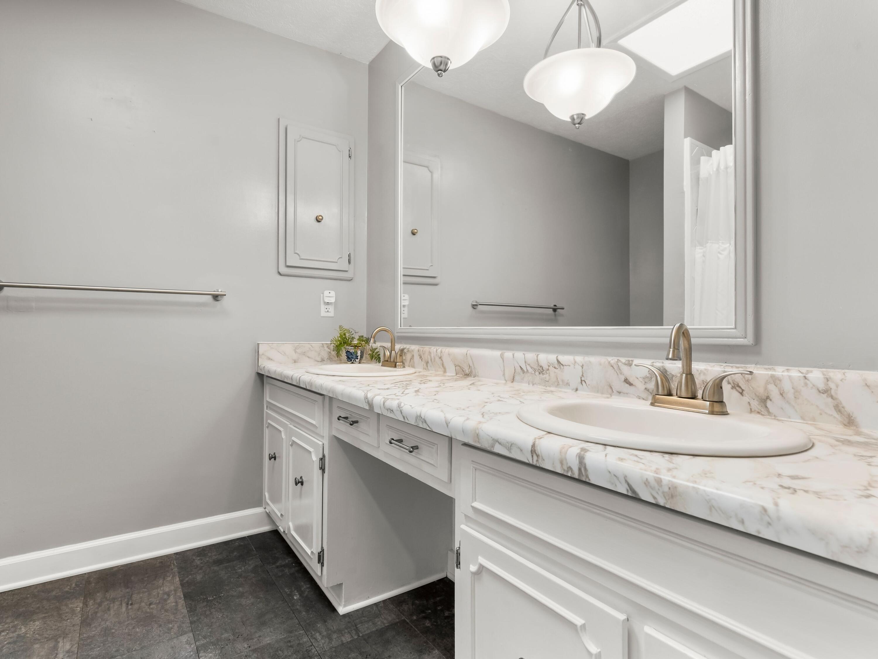 BAYWOOD SHORE ESTATES - Residential