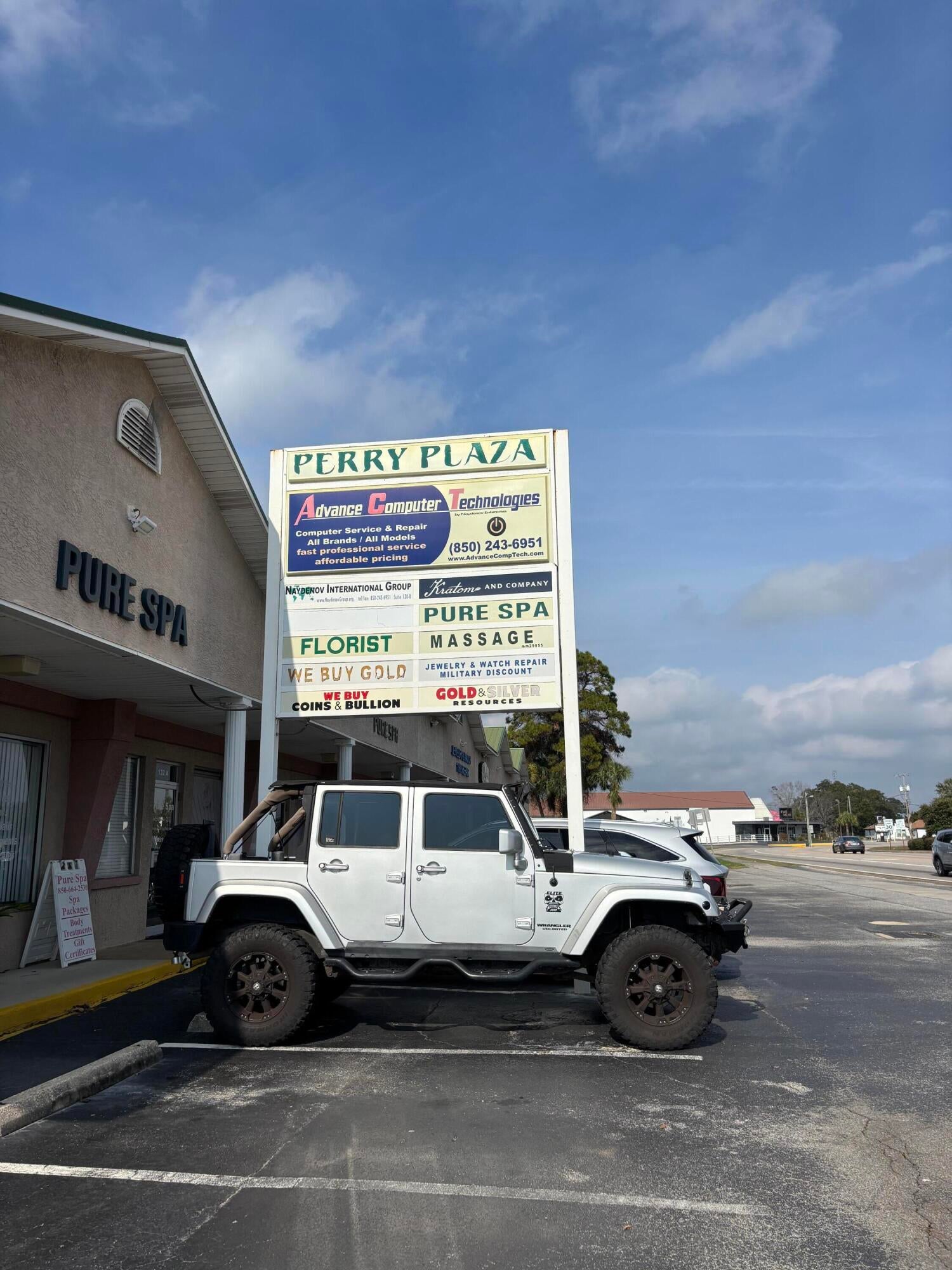 Main image without alt text