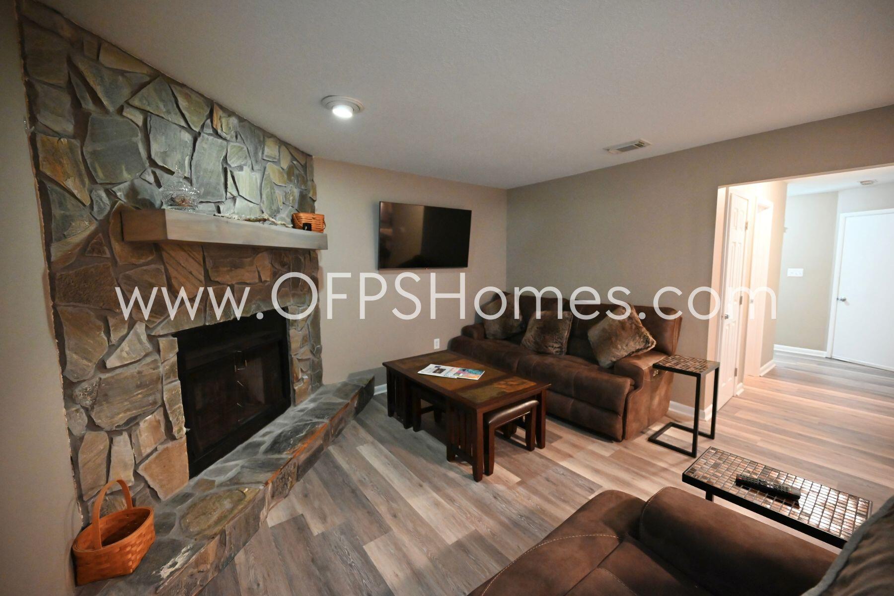 ROCKY BAYOU T/H - Residential Lease