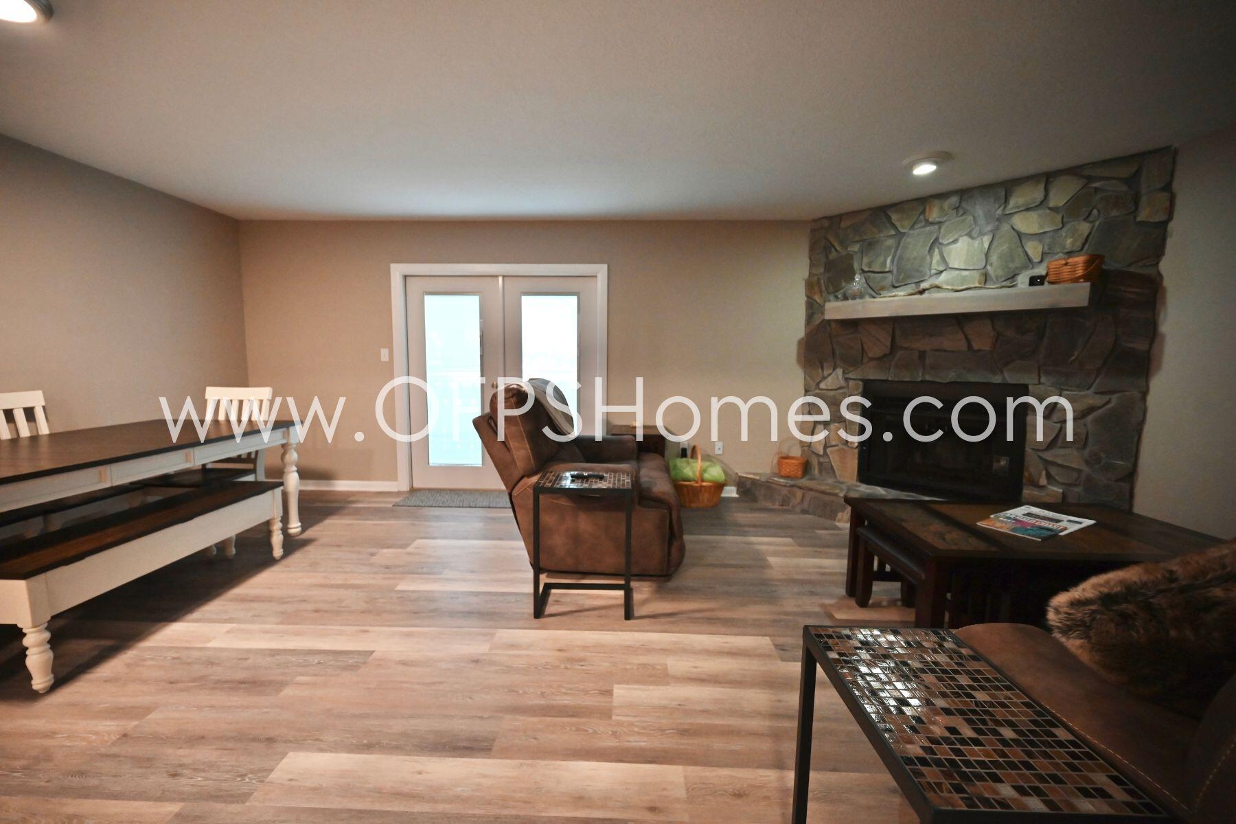 ROCKY BAYOU T/H - Residential Lease