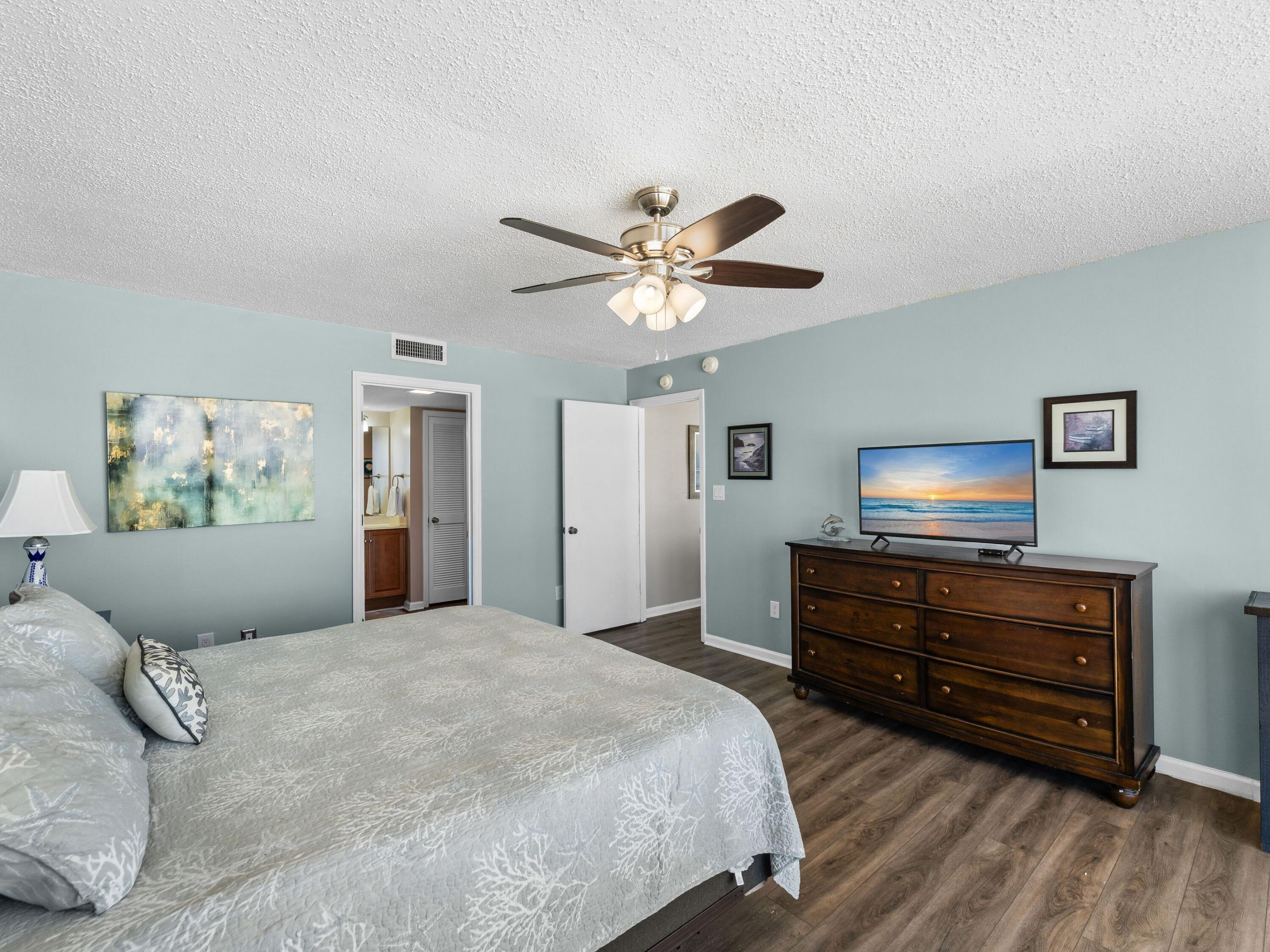 SEACHASE CONDO - Residential
