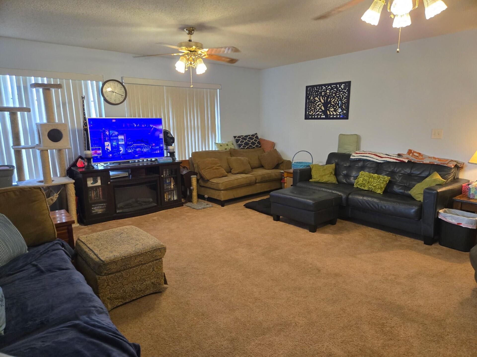 COM SW COR LOT 18 BLK B OF UNIT 2 1ST ADD KENNEDY - Residential