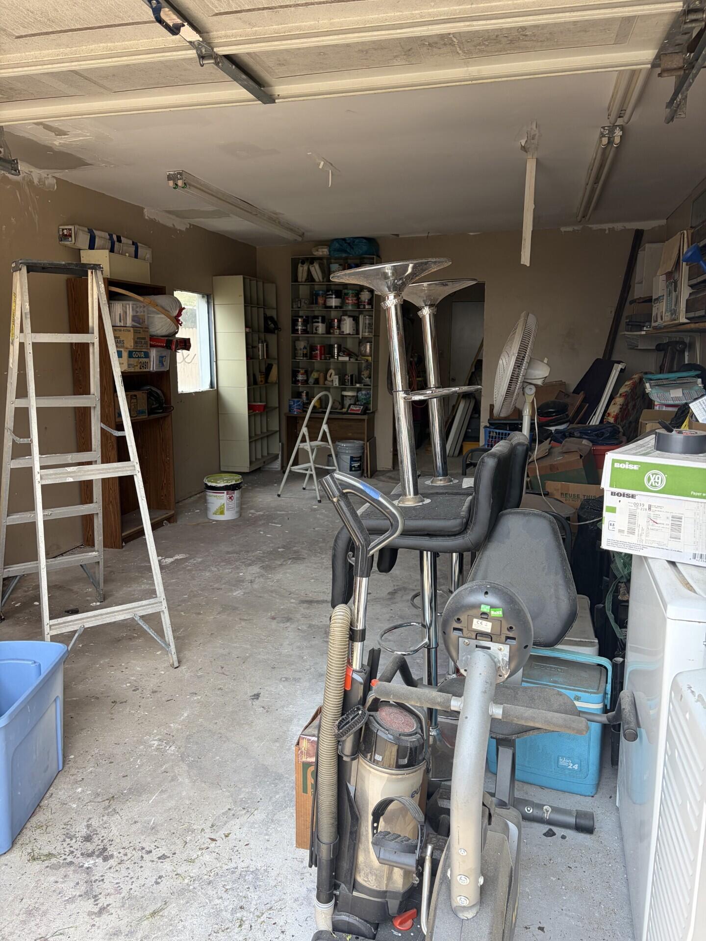 COM SW COR LOT 18 BLK B OF UNIT 2 1ST ADD KENNEDY - Residential